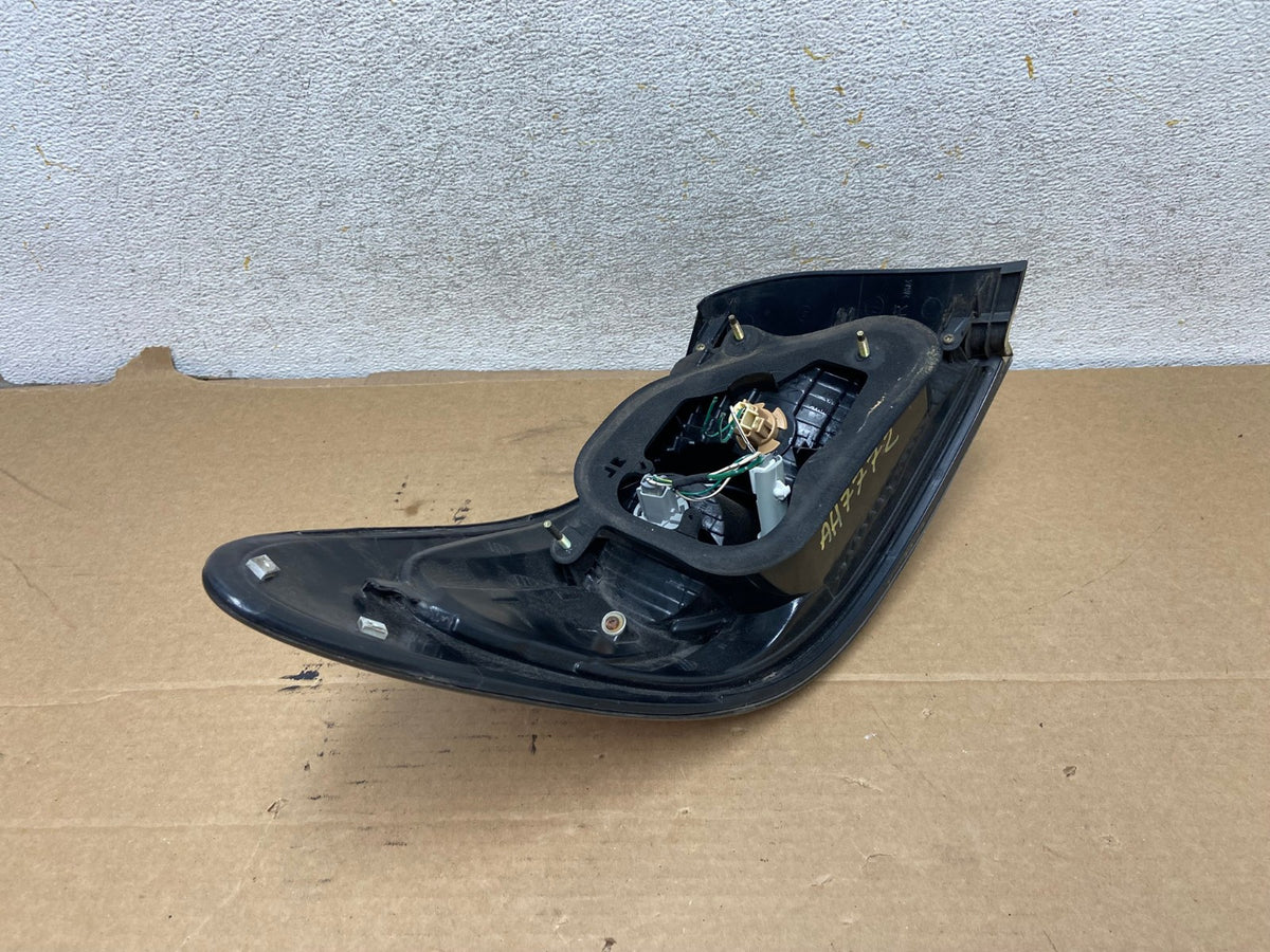2002 to 2004 Lexus ES300 ES330 Right Passenger Side Tail Light AH7772 LK4