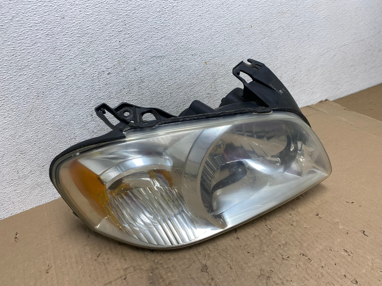 2005 - 2006 Mazda Tribute Right Passenger Rh Headlight AE8835 LK2