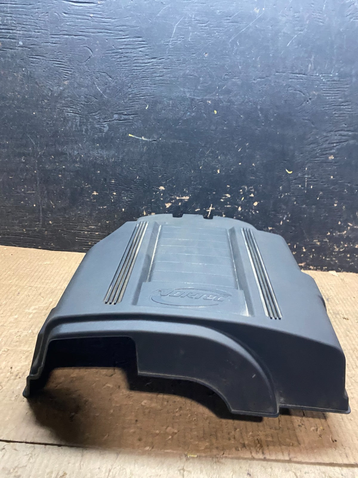 2008 to 2013 GMC Yukon Vortec Engine Cover Shield OEM  Y6677 DG3