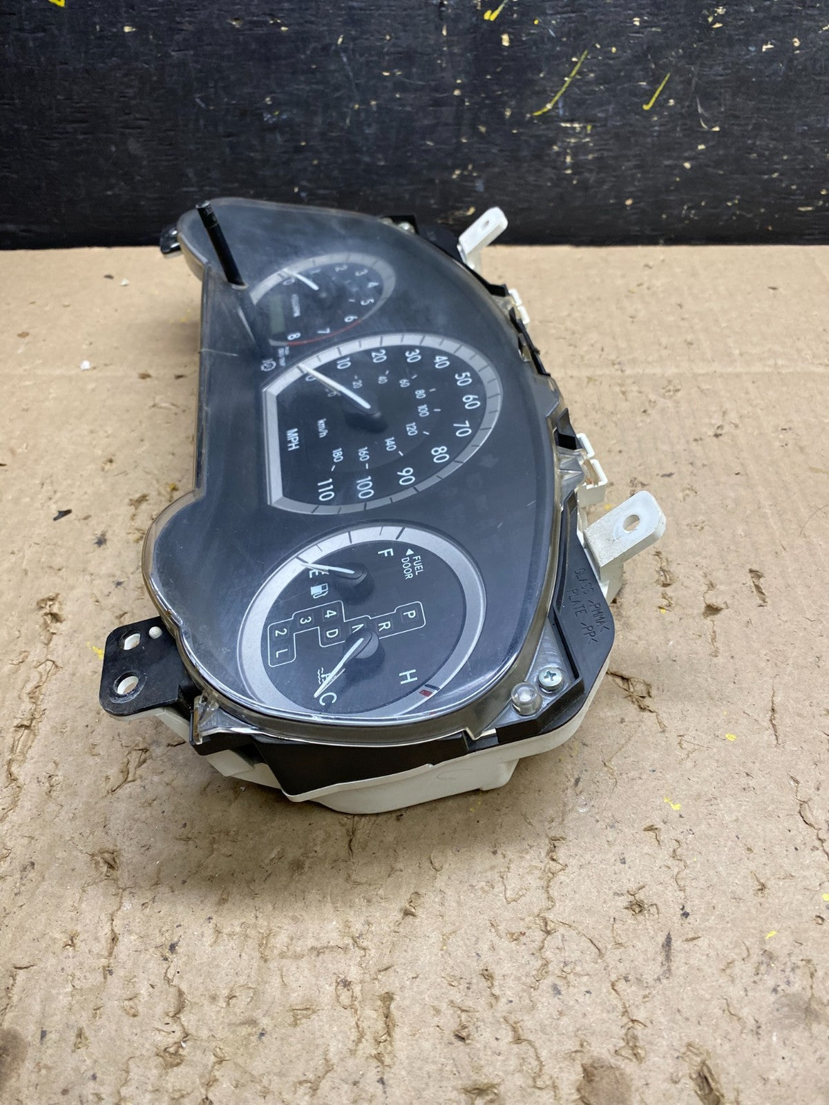 2004 2005 Toyota Sienna Speedometer Cluster Gauge U5570 DG4