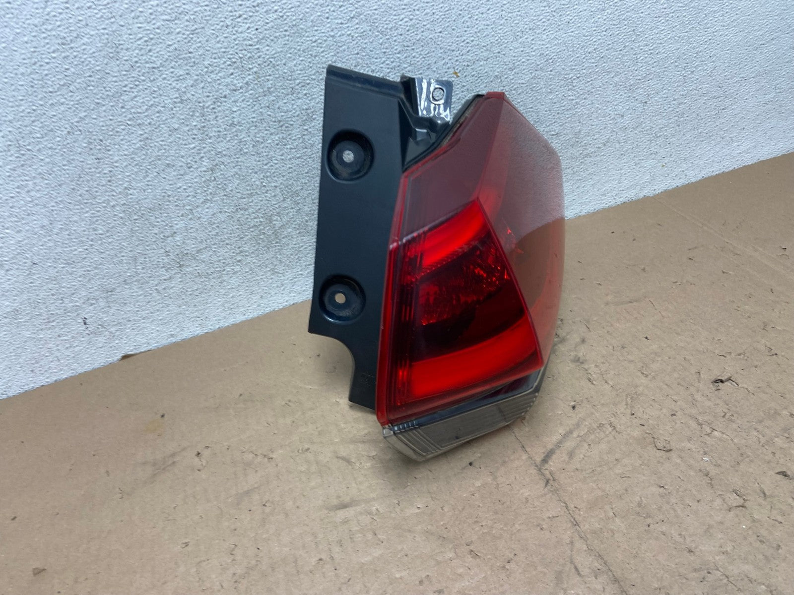2017 - 2020 Nissan Rogue Outer Right Passenger RH Side Tail Light AG5482 LK2