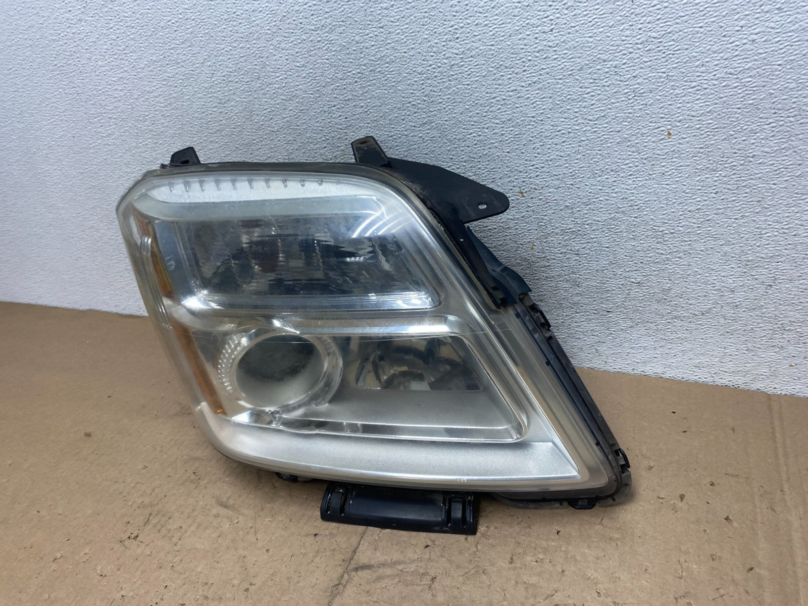 2010 to 2015 GMC Terrain Halogen Passenger Right Rh Side Headlight AG5550 DW1