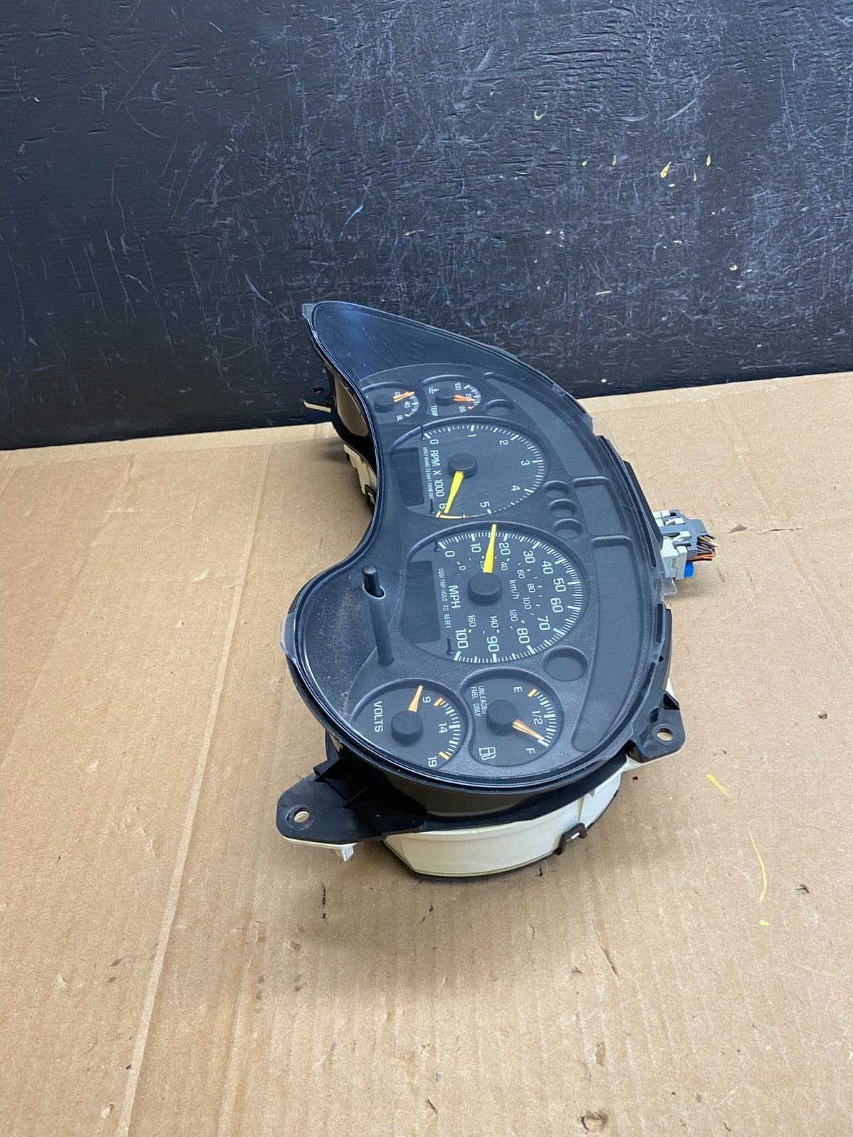 1998 1999 Chevrolet S10 Blazer Cluster Gauge Speedometer AD2140 DG2