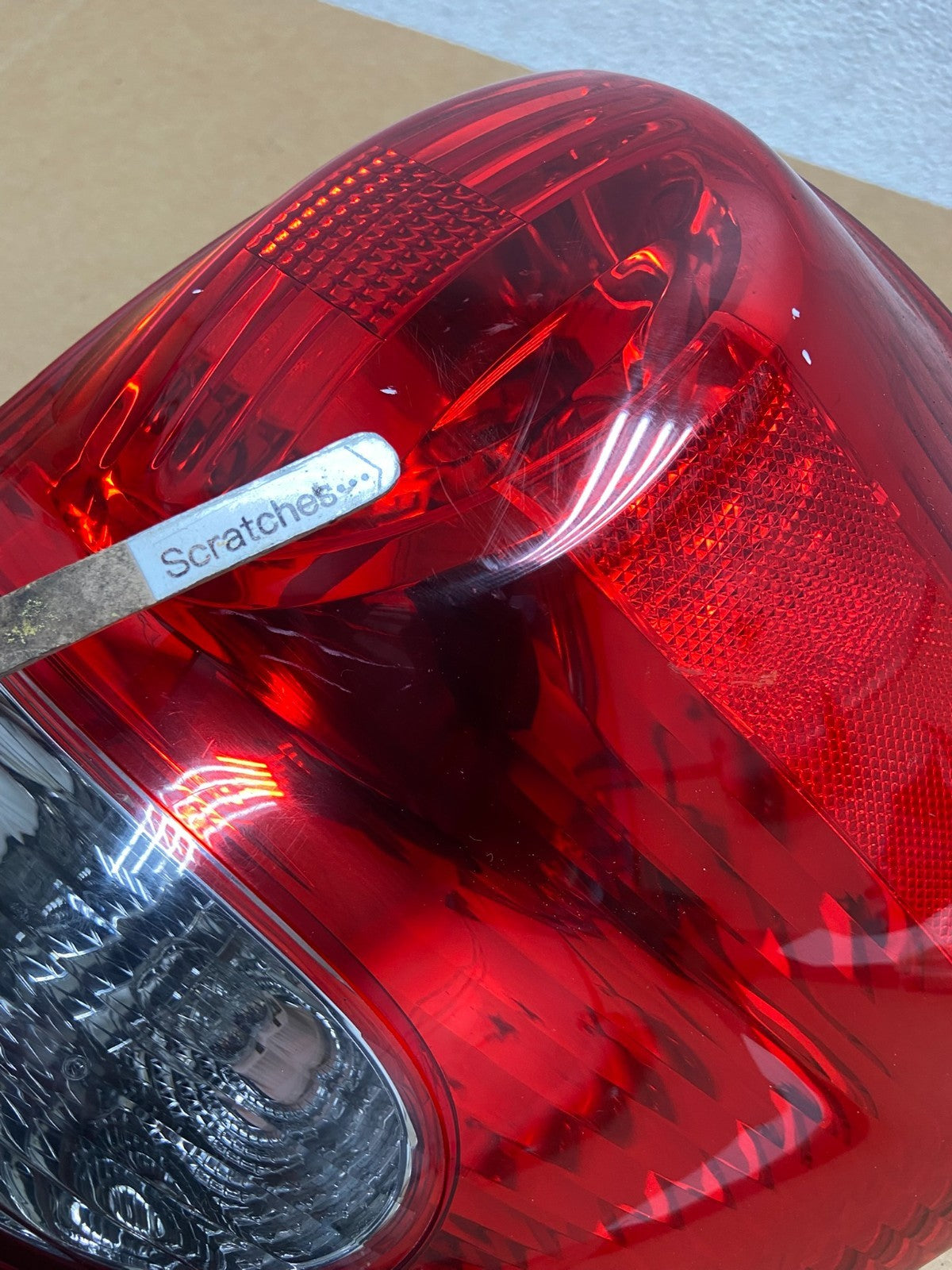 2005- 2007 Toyota Sequoia Right Passenger RH Tail light AE2936 DG3