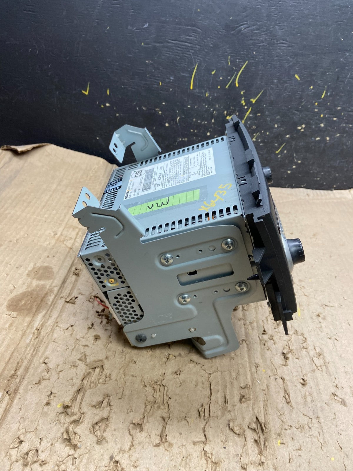 2009-2010 Nissan Murano AM FM Radio 6 CD Control Panel X6435 DG1