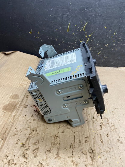 2009-2010 Nissan Murano AM FM Radio 6 CD Control Panel X6435 DG1