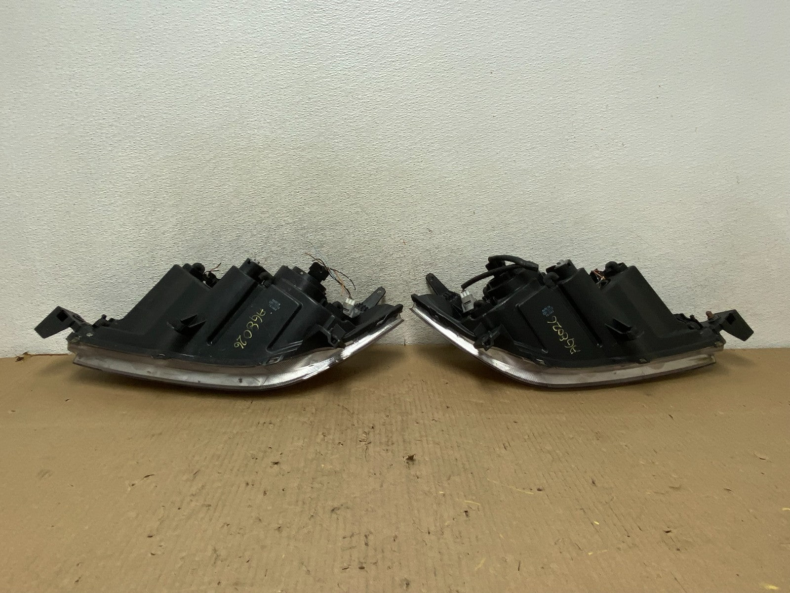 2004 to 2009 Mazda 3 Sedan Left+Right Side Halogen Headlights AG8026 DW6
