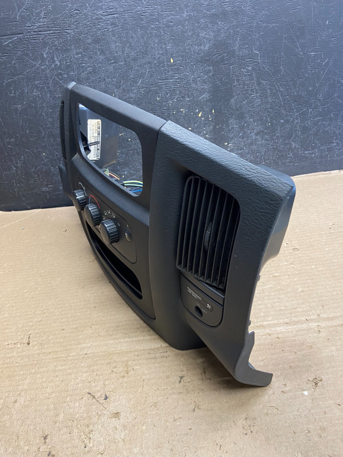 2002 to 2005 Dodge Ram Radio Climate Control Dash Air Vent Bezel Trim AH3782 DG2