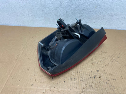 2005 - 2007 Chrysler 300 Left Driver Lh Side Tail Light AD2488 LK6