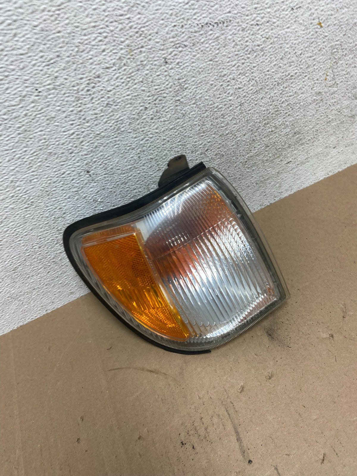 1999 to 2004 Nissan Pathfinder Passenger Corner Park Light Turn Signal AE7245 DW2