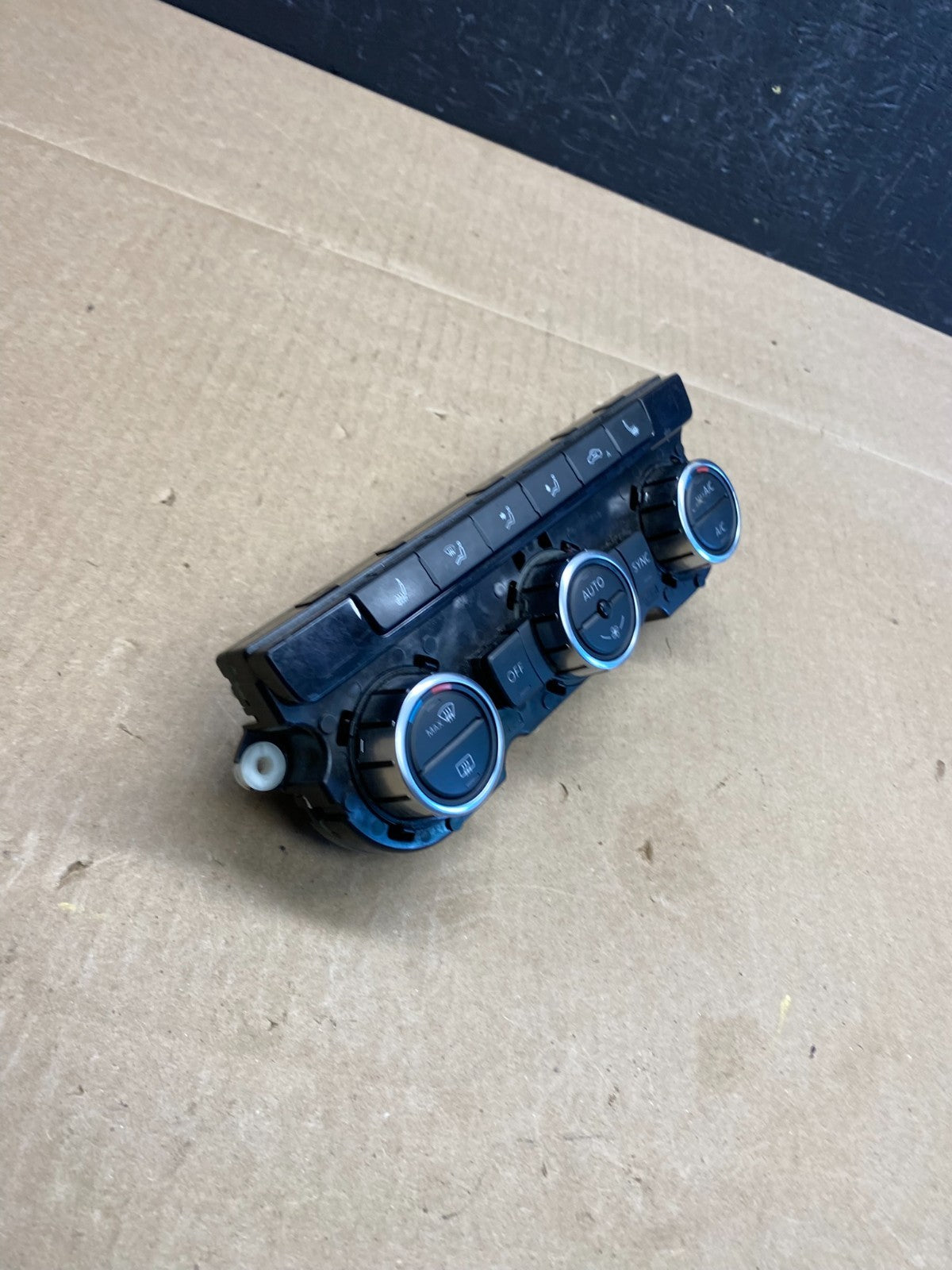2019 - 2021 Volkswagen Passat Center Climate Control Panel AC Heater AC6179 DG1