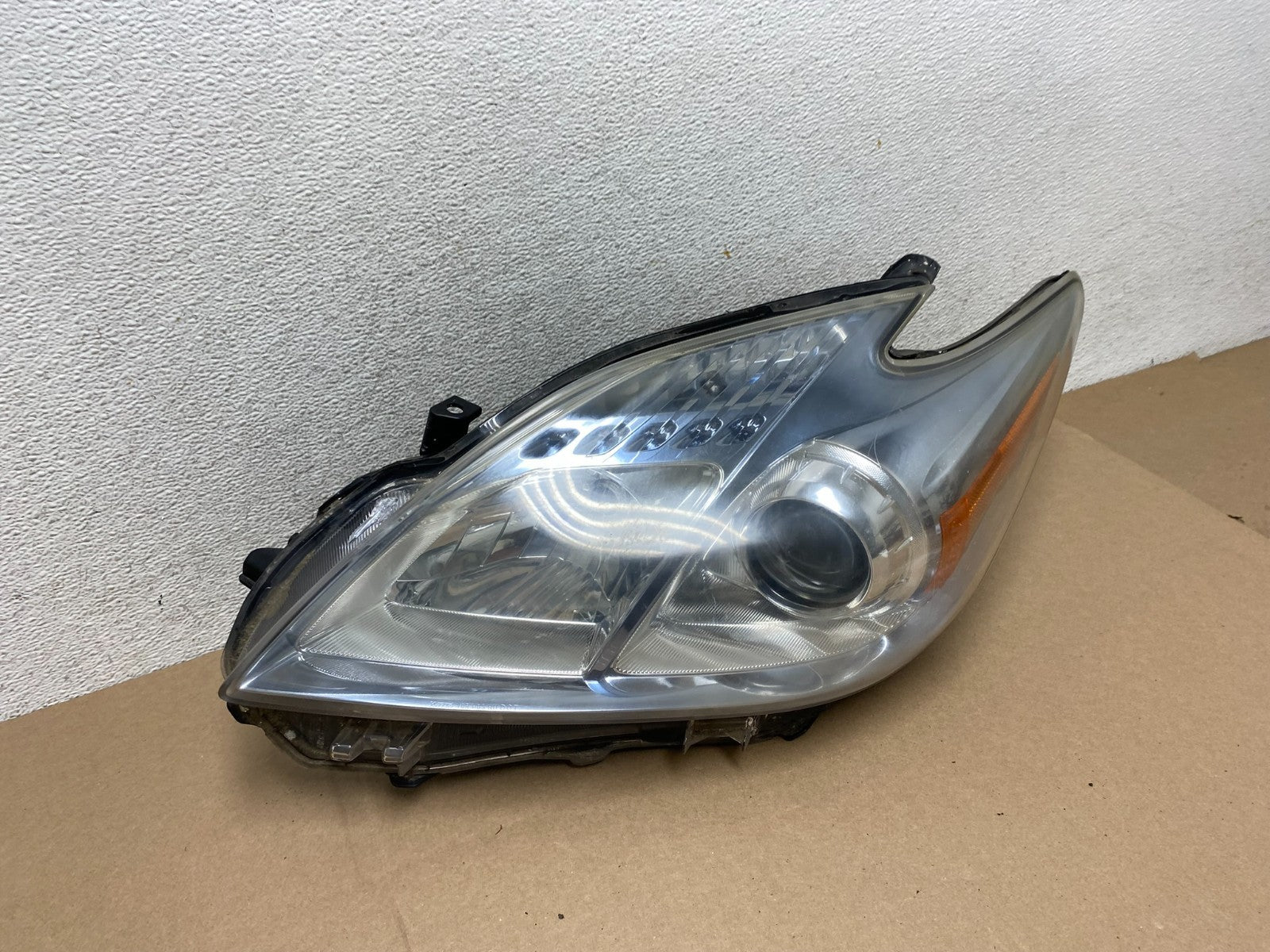 2010 - 2011 Toyota Prius Left Driver LH Blue Halogen Headlight AG6571 DW2