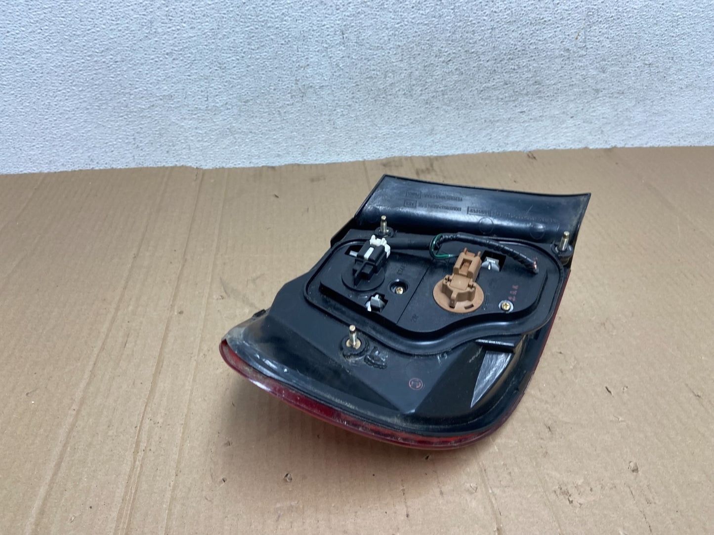 2002-2004 Infiniti i35 Right Passenger Rh Side Tail Light AE8924 DW4