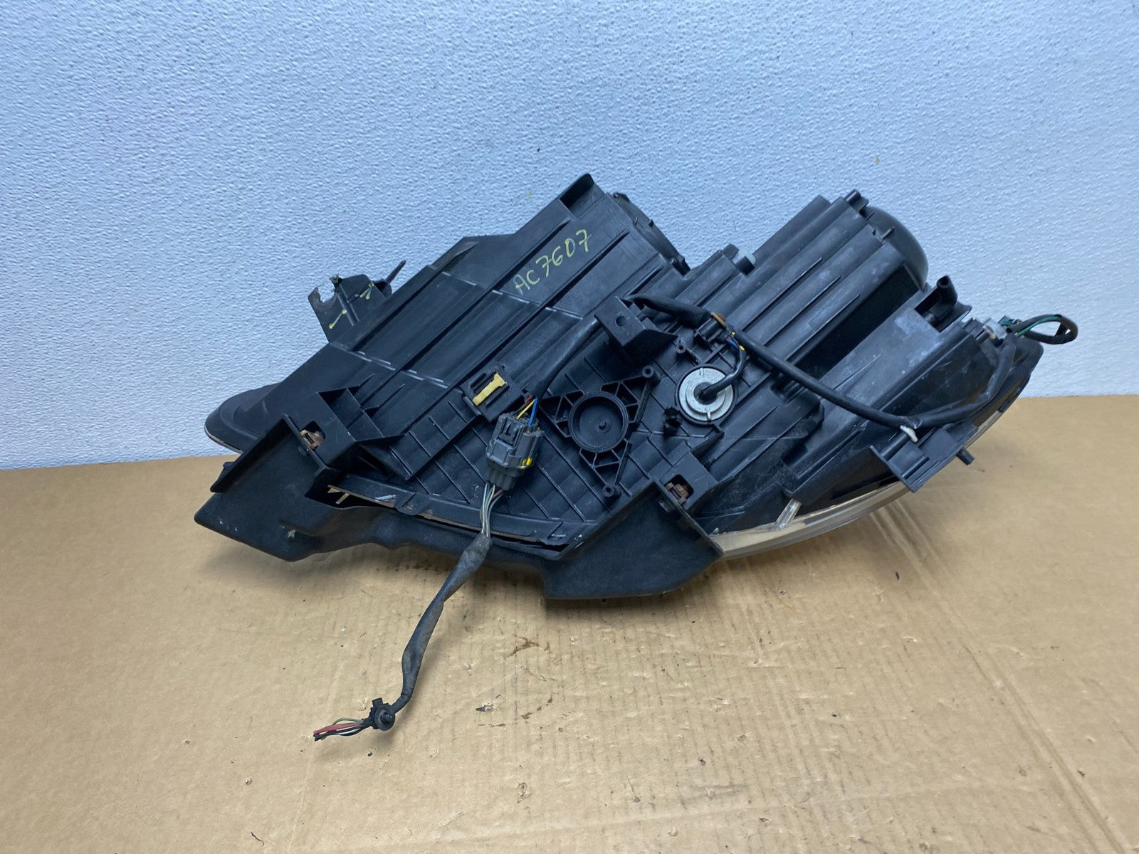2010 - 2012 Mazda Cx9 Cx-9 Right Passenger RH Headlight Halogen AC7607 DW9
