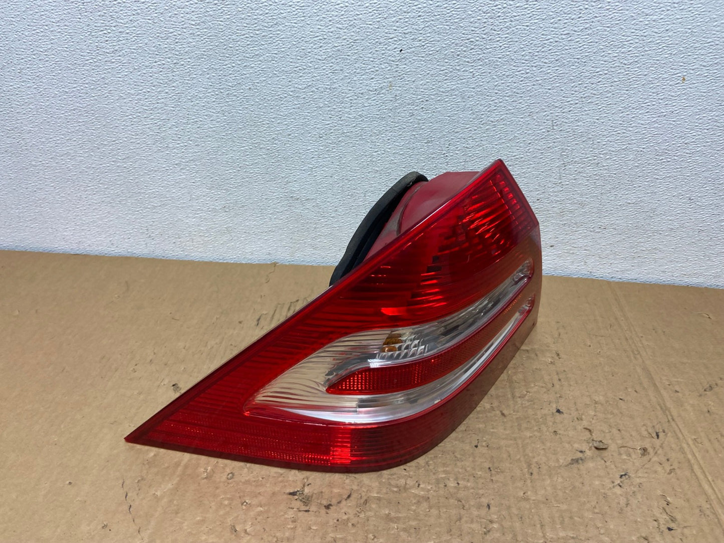 2005-2007 Mercedes-Benz C230 C240 W203 C-Class Left Driver Tail Light AC8206 LK2