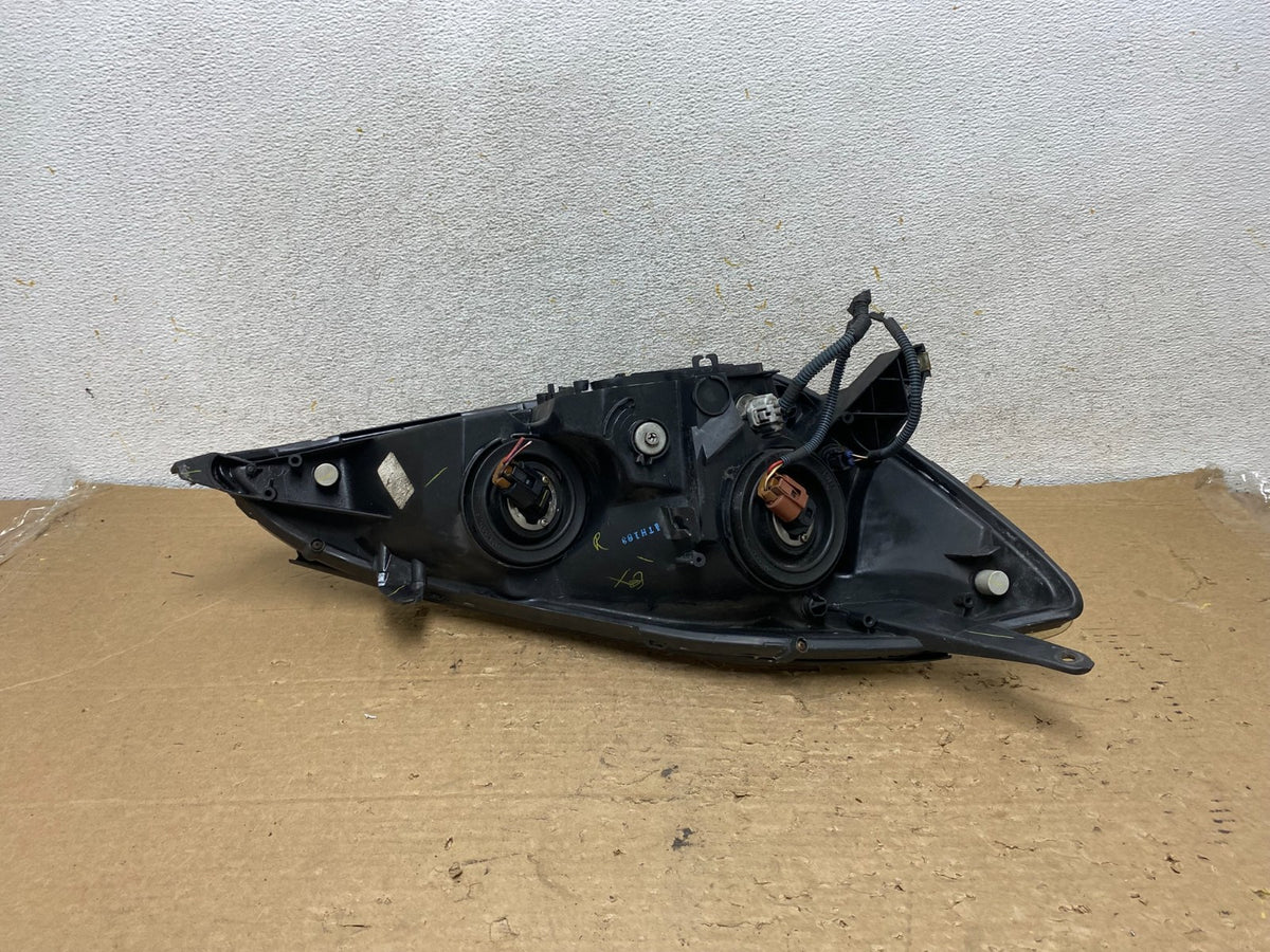 2004-2005 Toyota Sienna Left Driver LH Side Halogen Headlight AH9213 DW4