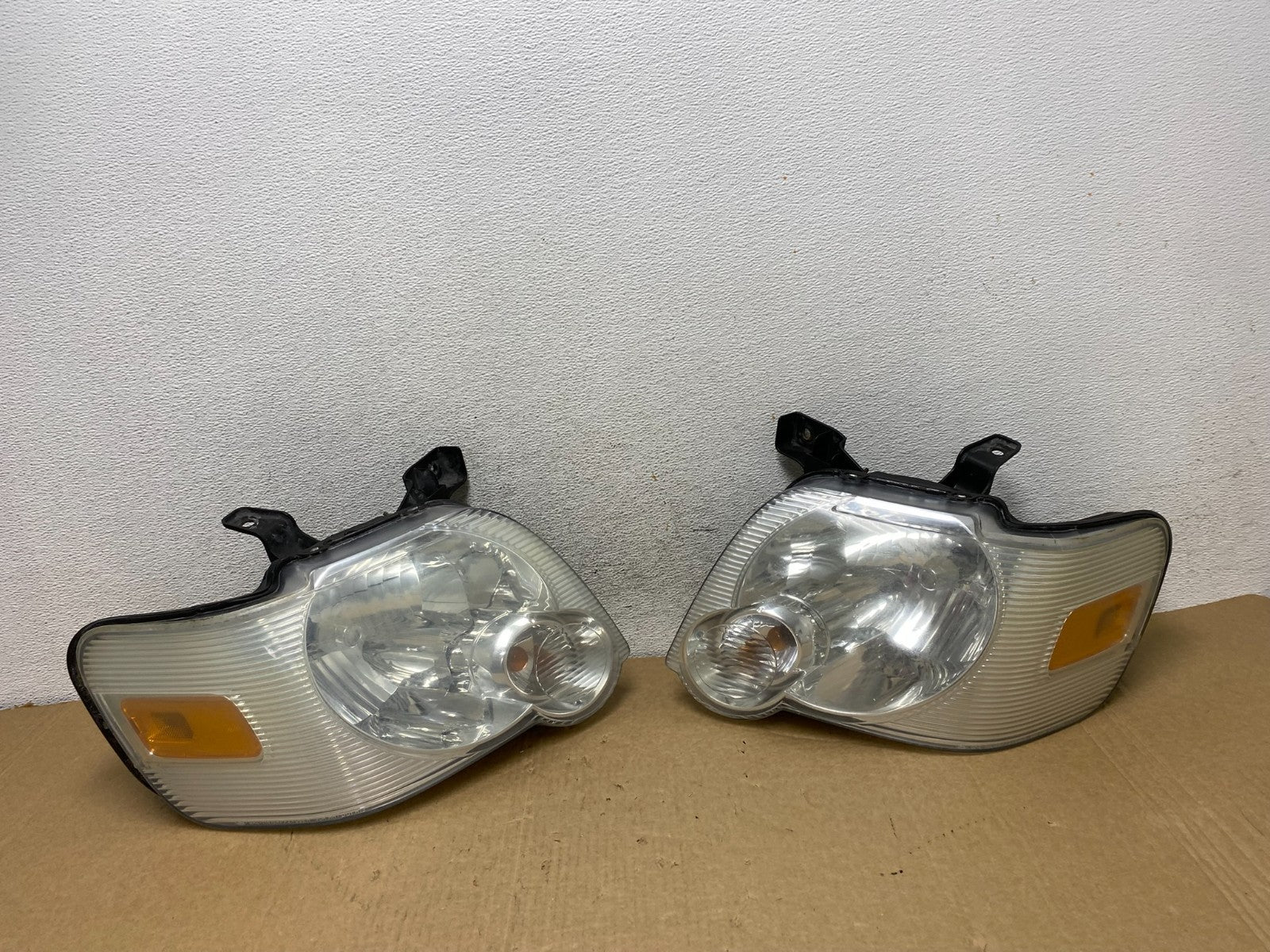 2006 2007 2008 2009 2010 Ford Explorer Left+Right Set Headlights AF7320 DW0
