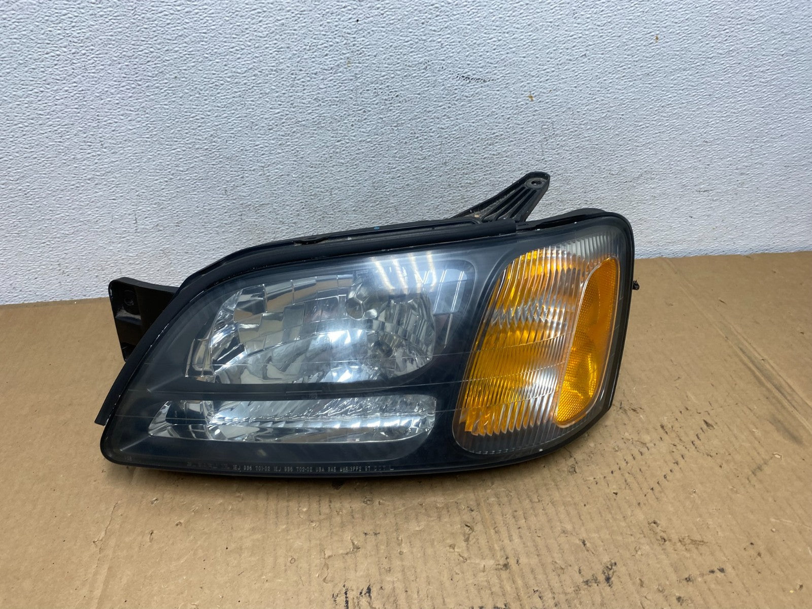 2001-2004 Subaru Legacy Outback Left Driver Lh Side Headlight AD1090 DW0