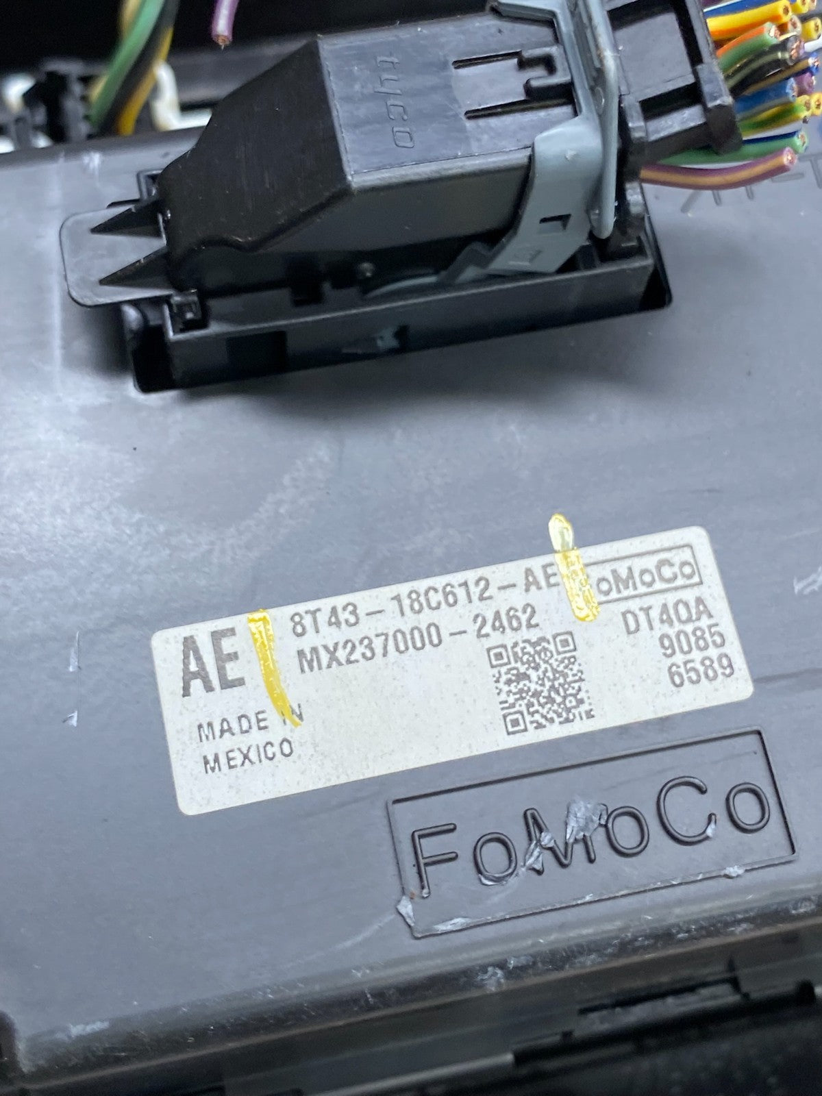 2007 - 2010 Ford Edge Heater Climate Control Radio Control Dash Bezel T4569 DG6