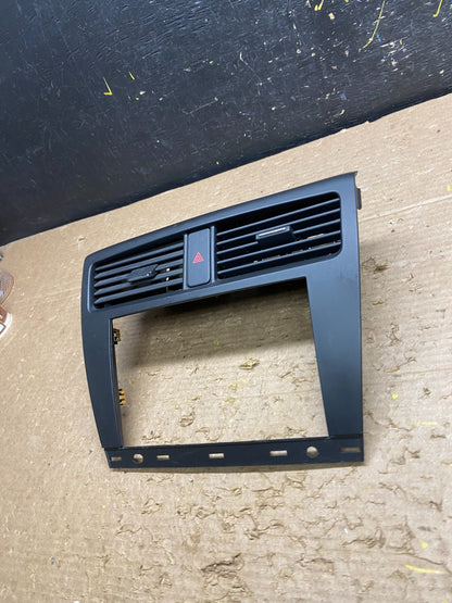 2007-2009 Suzuki XL7 XL-7 Center Radio Dash Trim Air Vent Bezel OEM  W3453 DG2