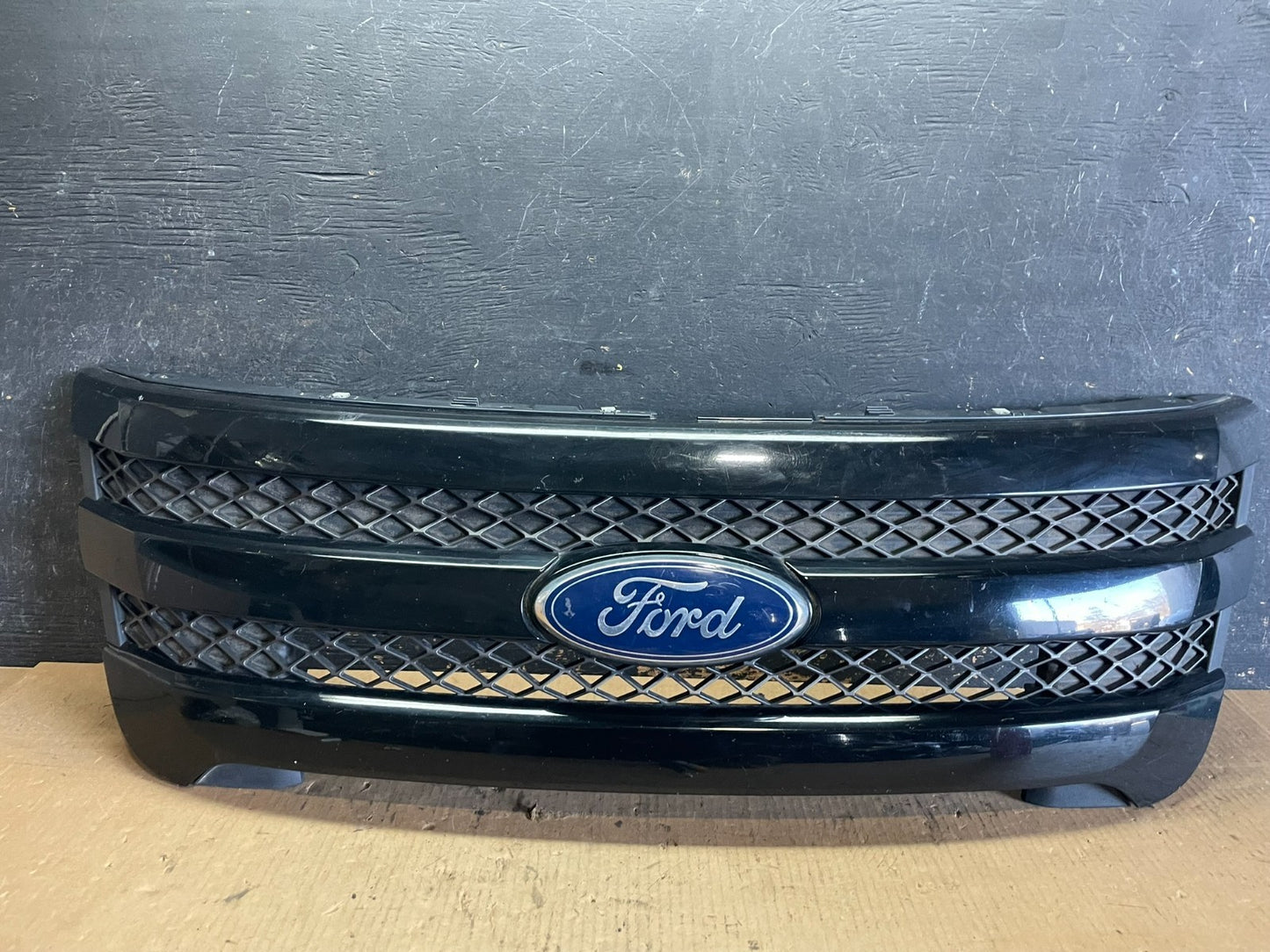 2011 to 2015 Ford Explorer Upper Front Grill Grille DB53-8200-BE Oem aa5915  DG0