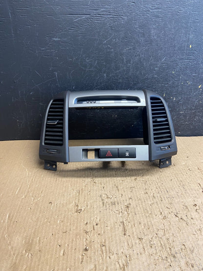 2007 to 2009 Hyundai Santa Fe Center Dashboard Radio Bezel Trim AF1551 DG0