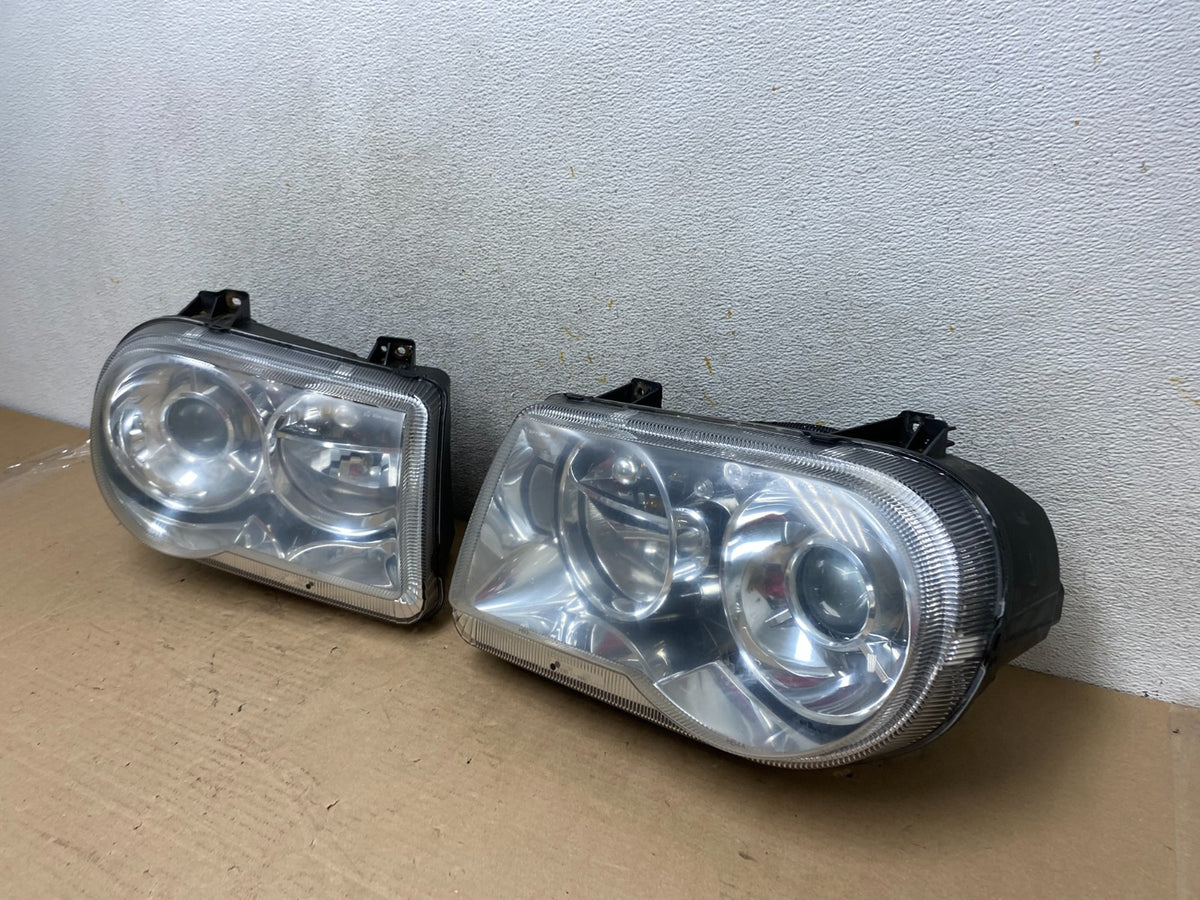 2005 to 2010 Chrysler 300C Left+Right Side Halogen Headlights AH9433 DW1