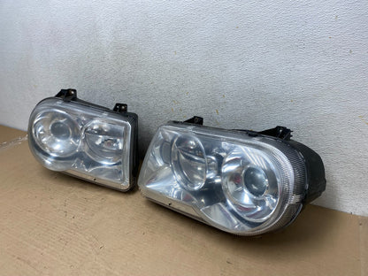 2005 to 2010 Chrysler 300C Left+Right Side Halogen Headlights AH9433 DW1
