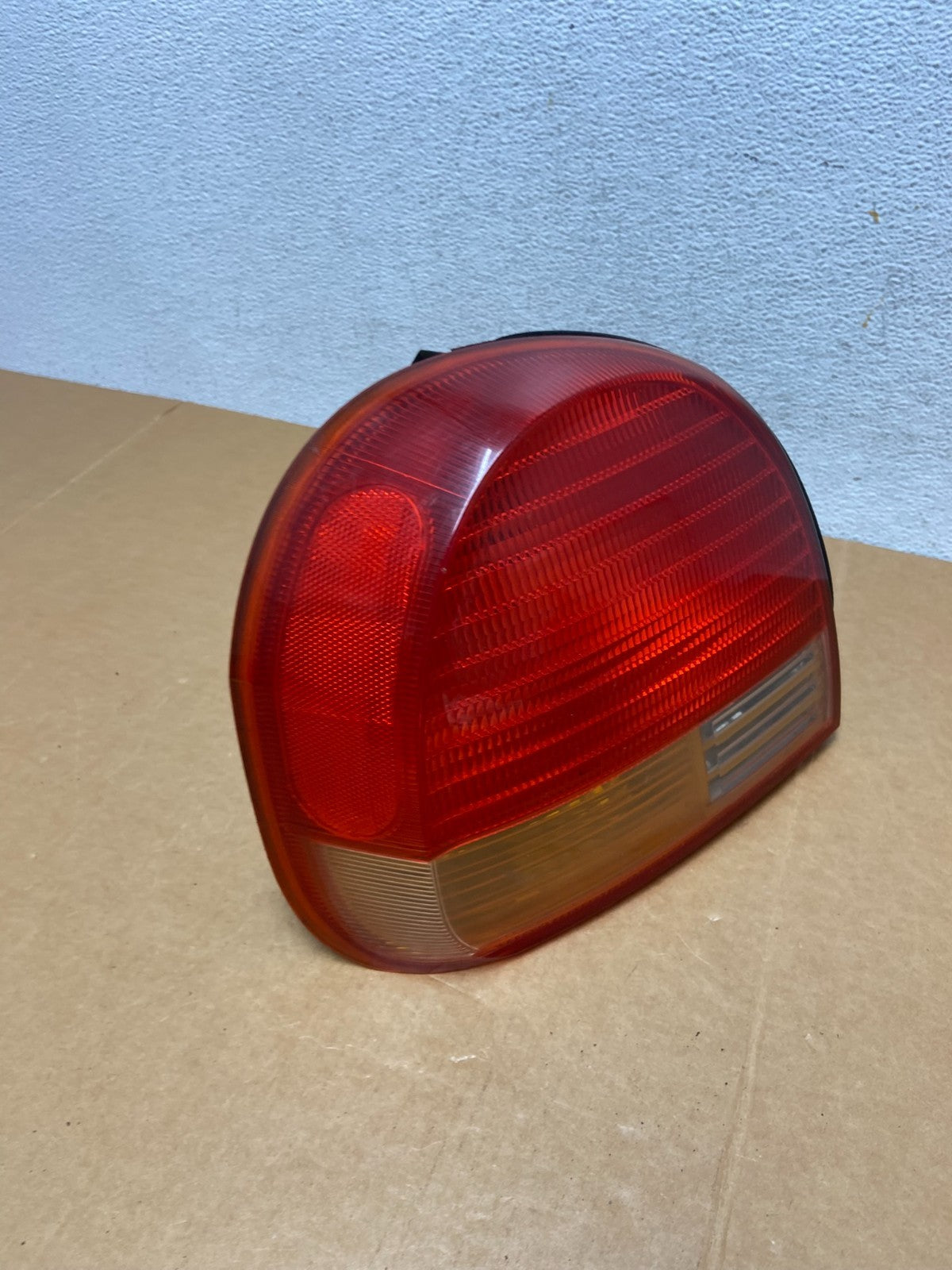 1999 2000 2001 Hyundai Sonata Left Driver Side Tail Light AD8911 DW2