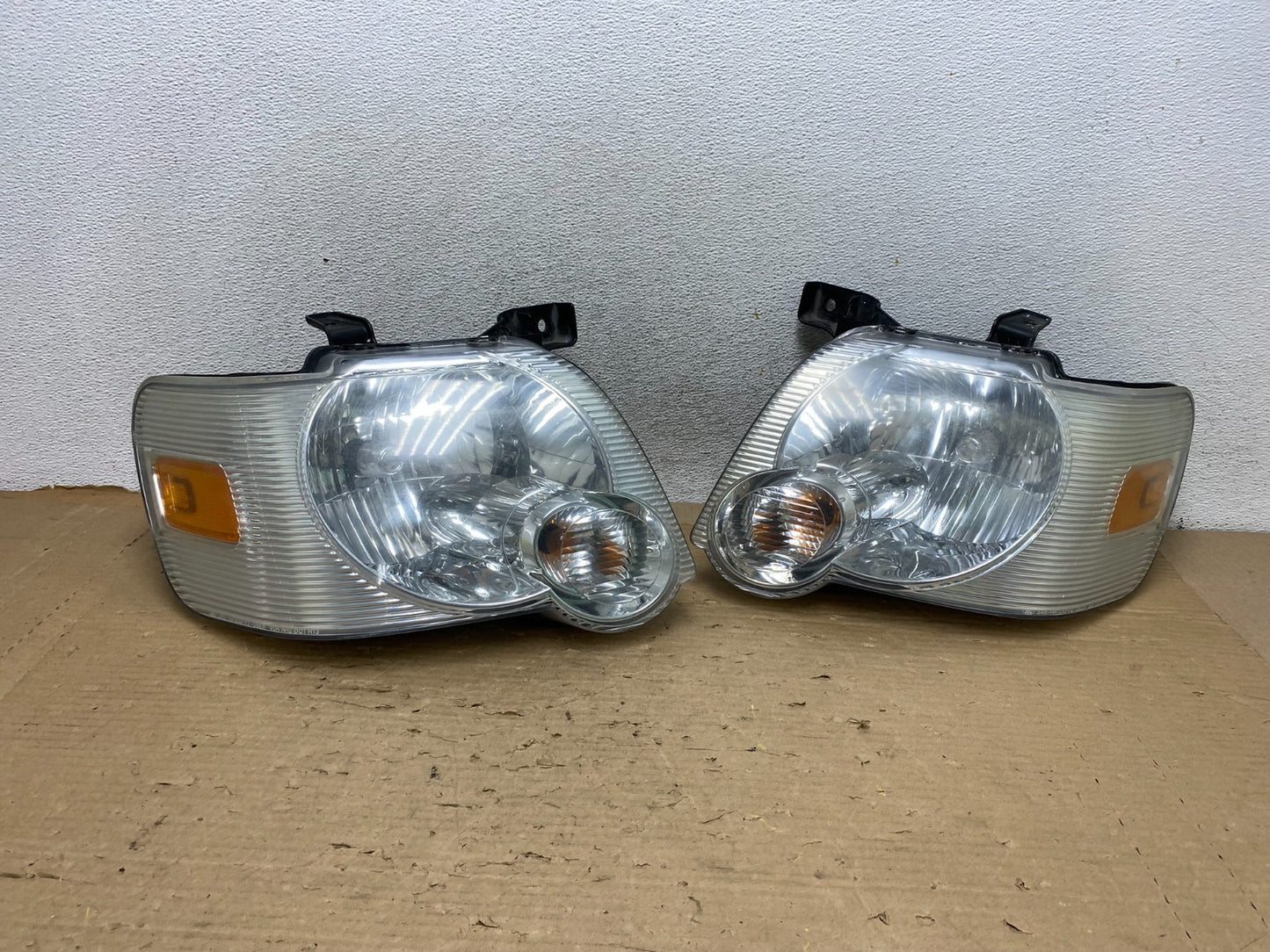 2006 2007 2008 2009 2010 Ford Explorer Left+Right Set Headlights AG8329 DW0