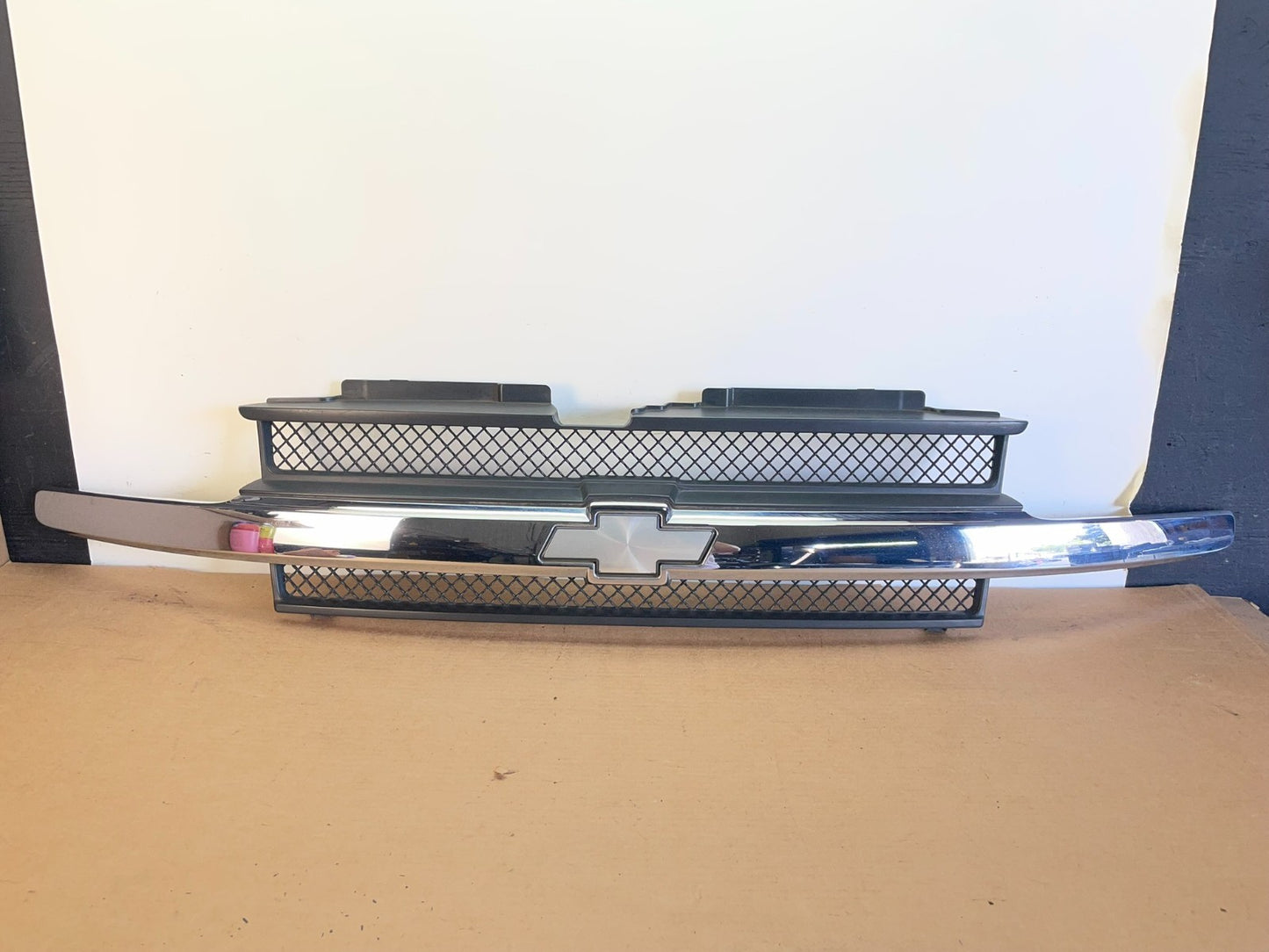 2002 to 2009 Chevrolet Trailblazer Front Upper Grille Grill AF8812 DG0