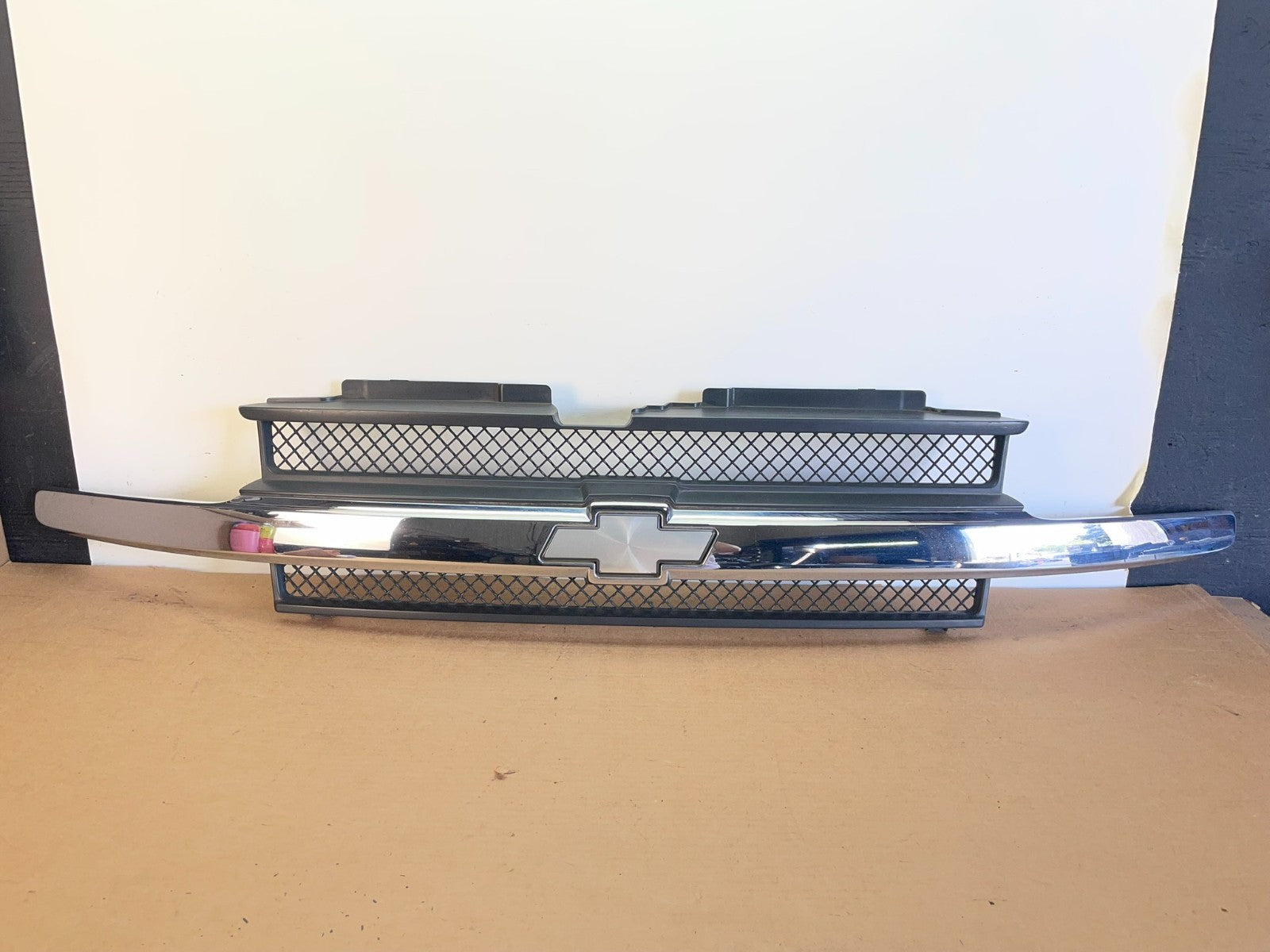 2002 to 2009 Chevrolet Trailblazer Front Upper Grille Grill AF8812 DG0