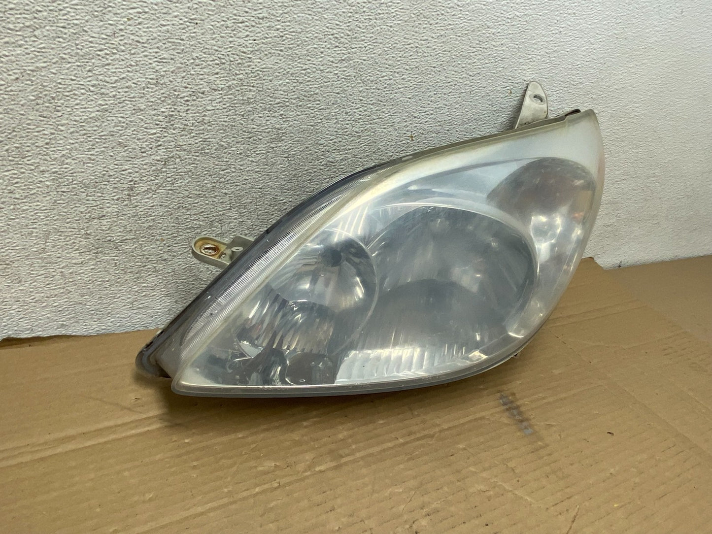 2003 to 2008 Toyota Matrix Left Driver LH Side Halogen Headlight AG8954 DW1