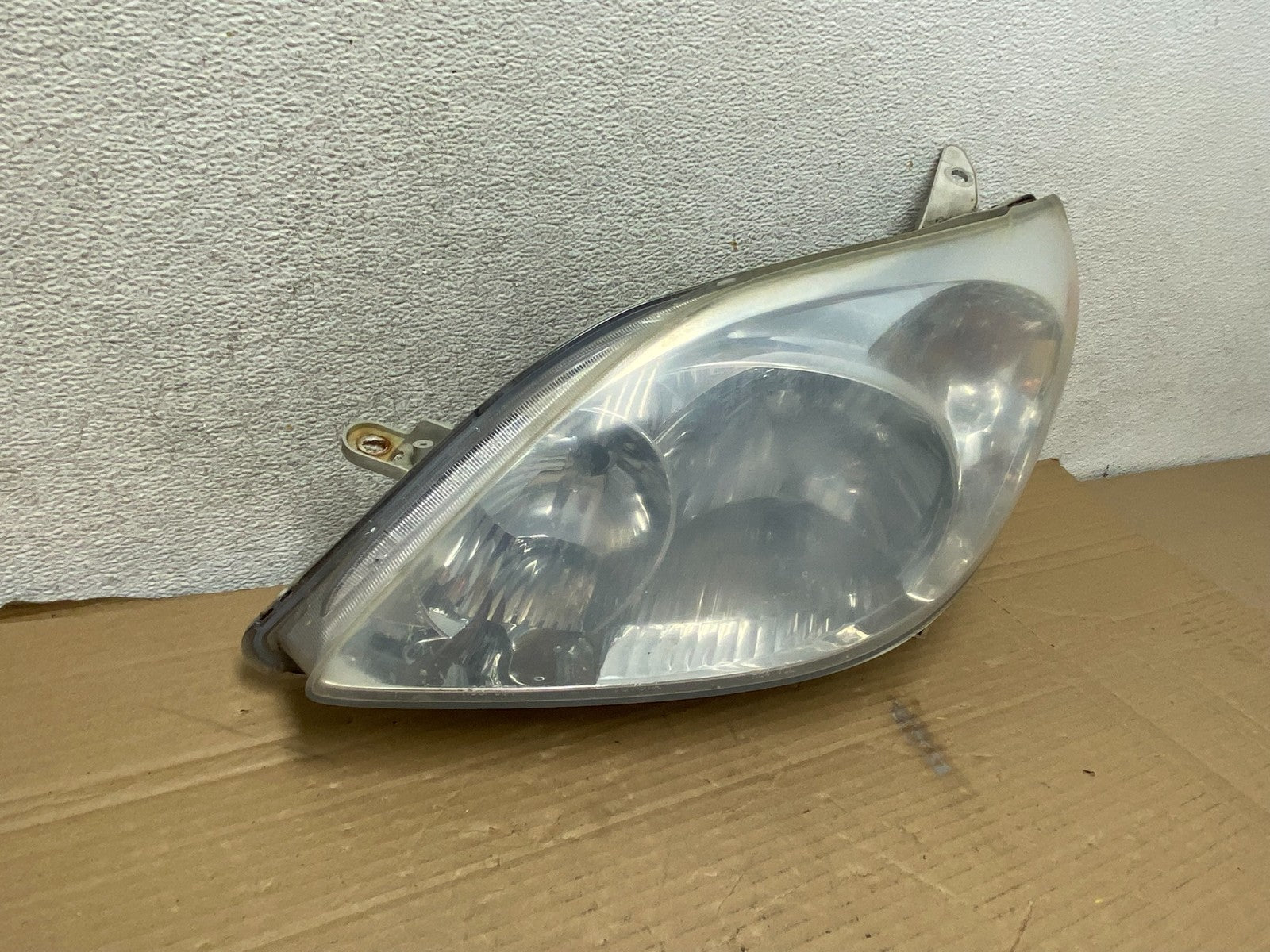 2003 to 2008 Toyota Matrix Left Driver LH Side Halogen Headlight AG8954 DW1