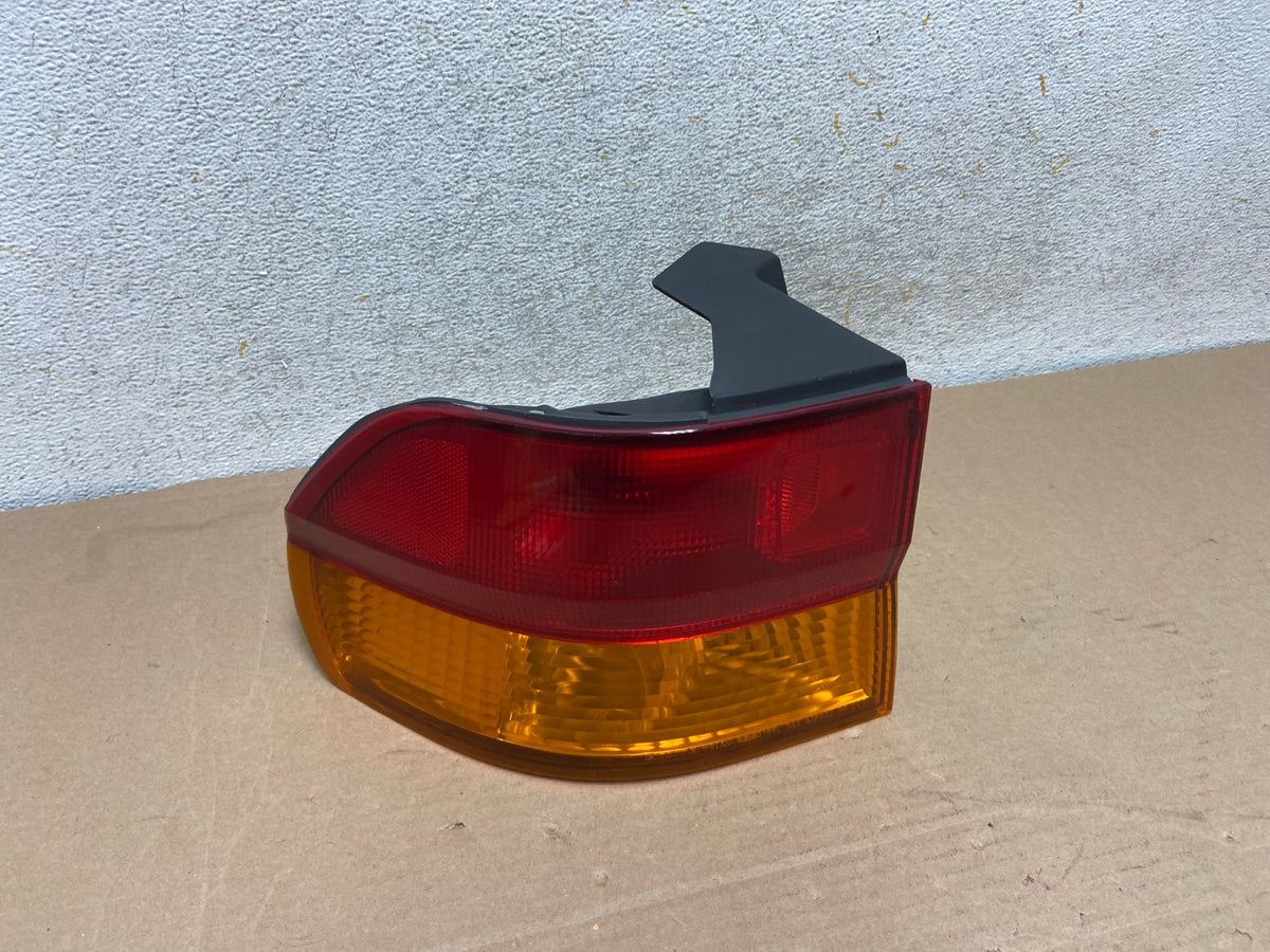 2002 2003 2004 Honda Odyssey Left Driver LH Side Tail Light AH9345 LK0