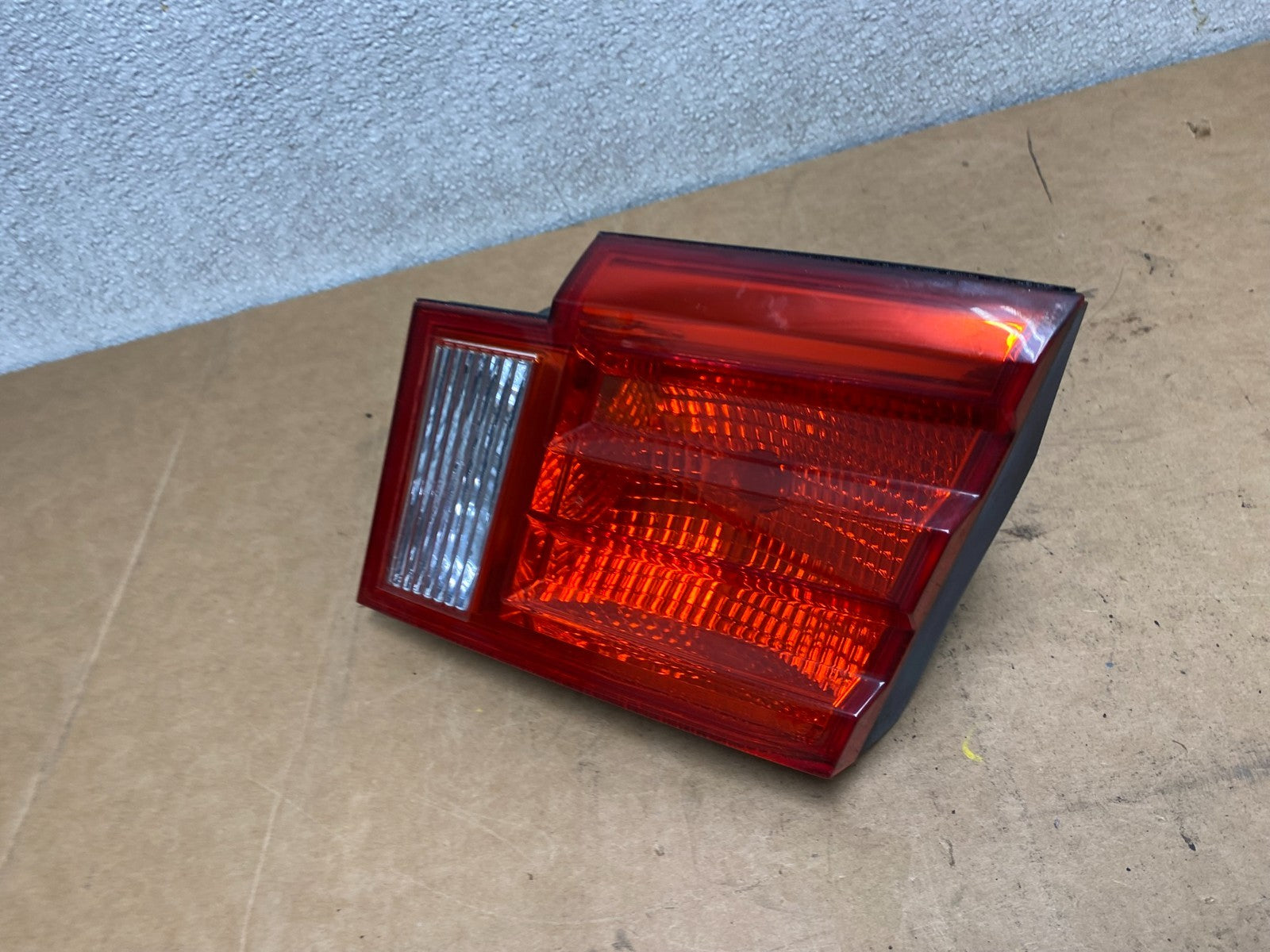 2001 2002 Kia Optima Right Passenger RH Side Inner Tail Light OEM x3848 DG1
