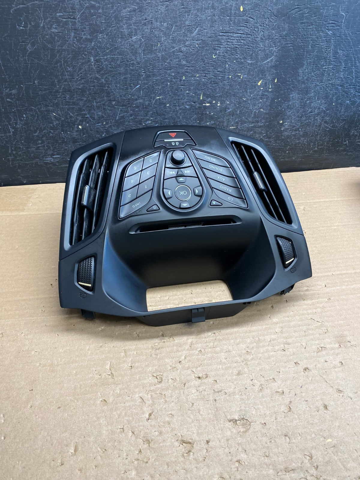 2012 to 2014 Ford Focus Radio Control Panel Trim w/ Bezel AG6385 DG2