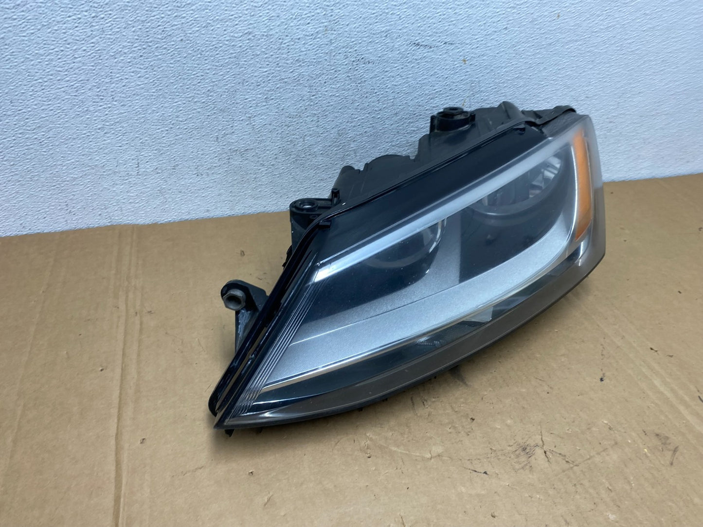 2011 to 2014 Volkswagen Jetta Left Driver LH Headlight Halogen AD2748 DW2
