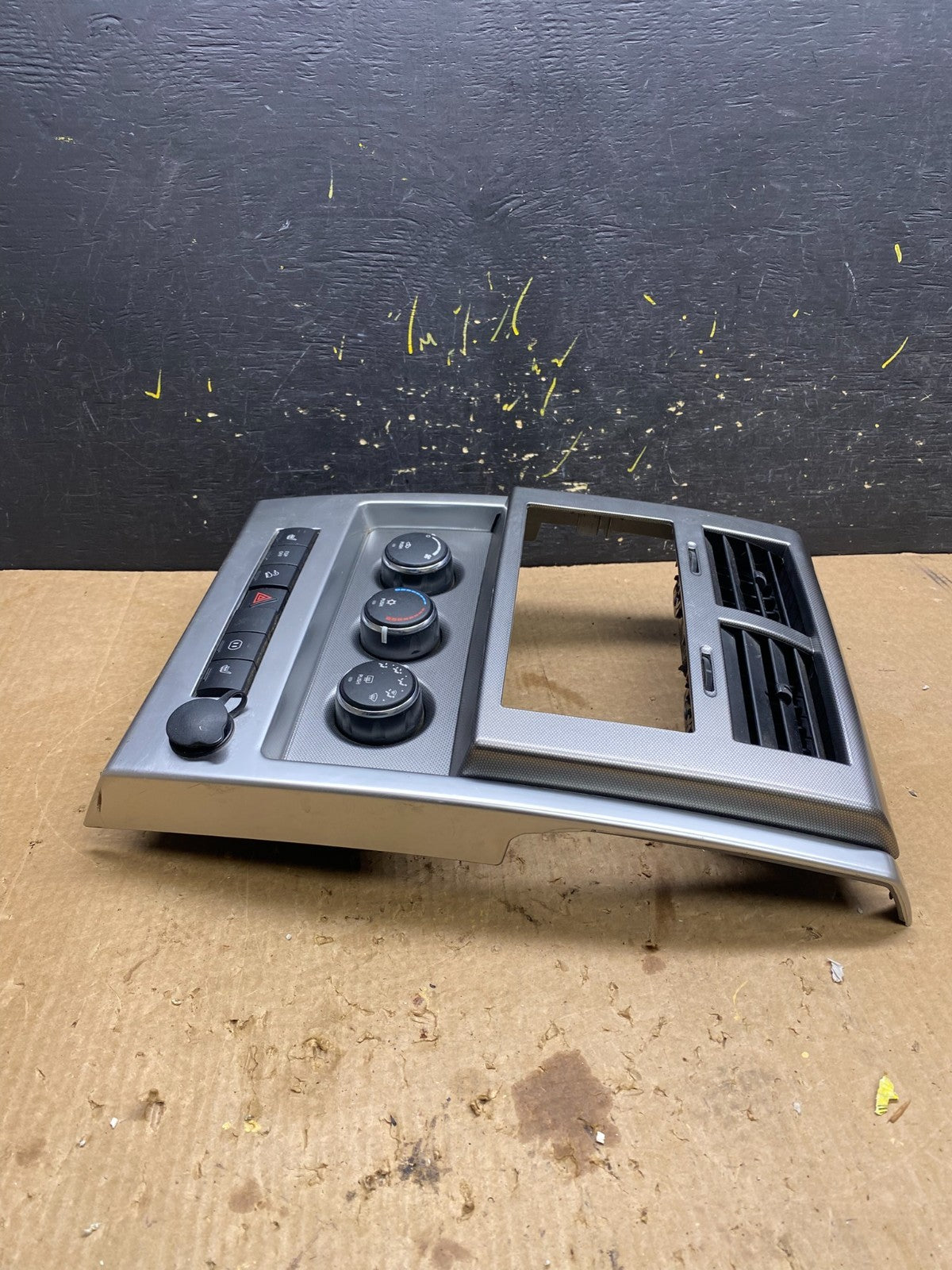 2008 to 2012 Jeep Liberty Dash Climate Temperature Control Radio Bezel Z4441 DG2