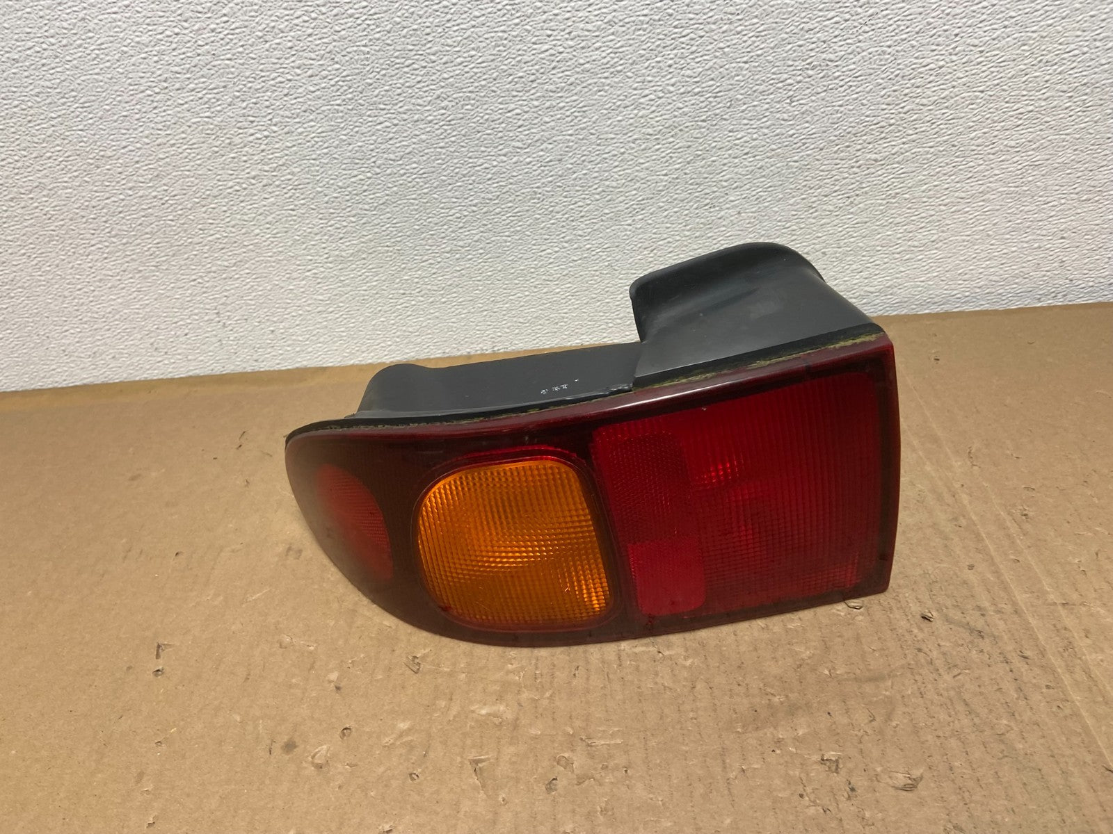 1995 to 1996 Hyundai Sonata Left Driver LH Side Tail light AB6628 DG0