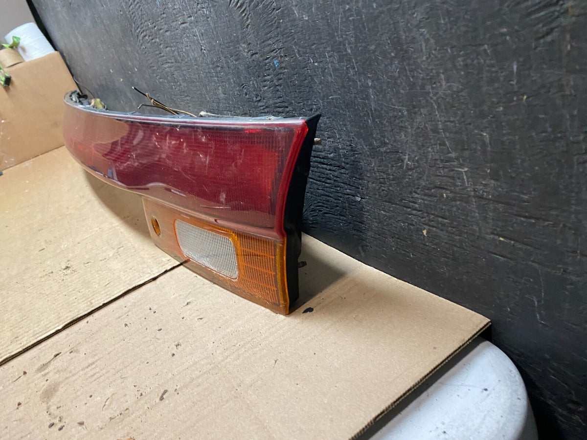 1995 to 1996 Subaru Legacy Wagon Trunk Mounted Center Tail Light Panel J3854 DG1