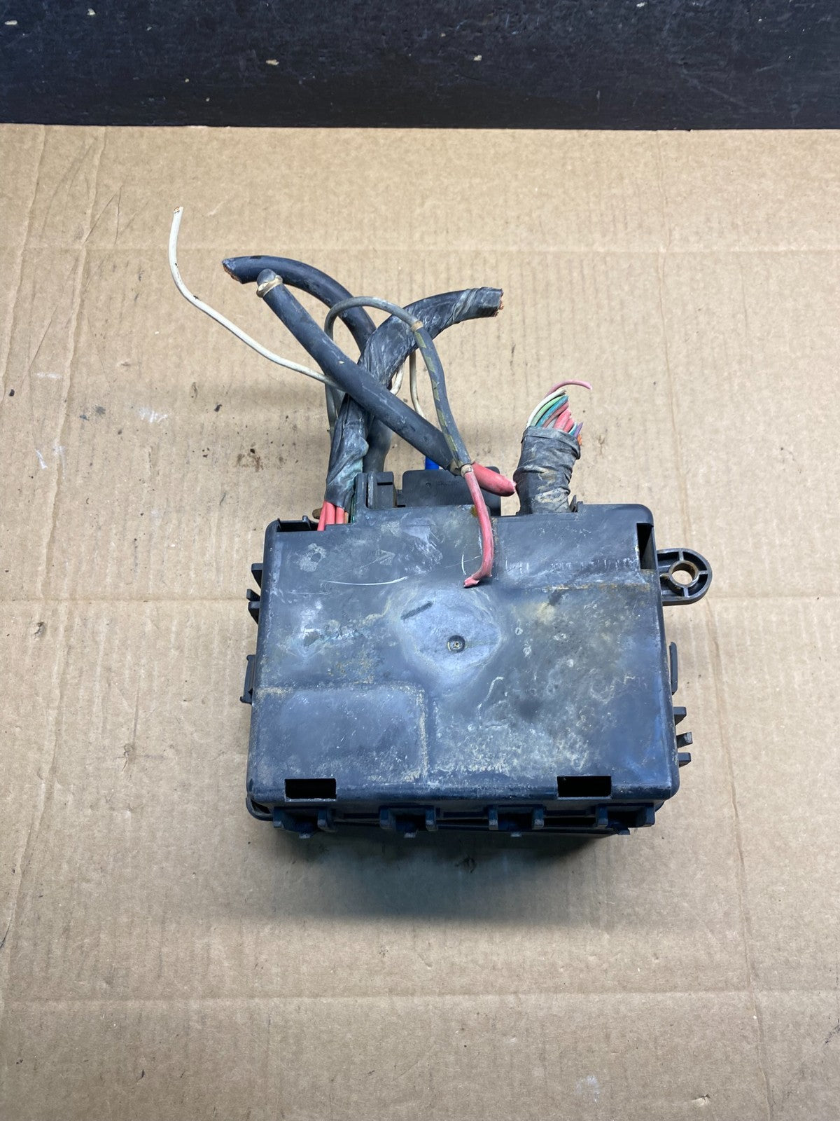 Chevrolet GMC KODIAK TOP KICK C4500 C5500 C6500 Engine Fusebox AH19933