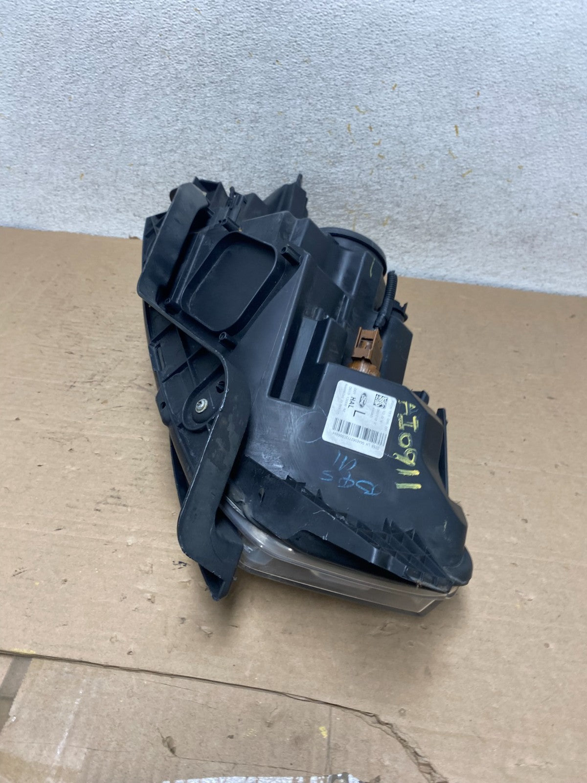 2013 to 2019 Ford Taurus Left Driver LH Side Headlight Halogen AI0911 DW6