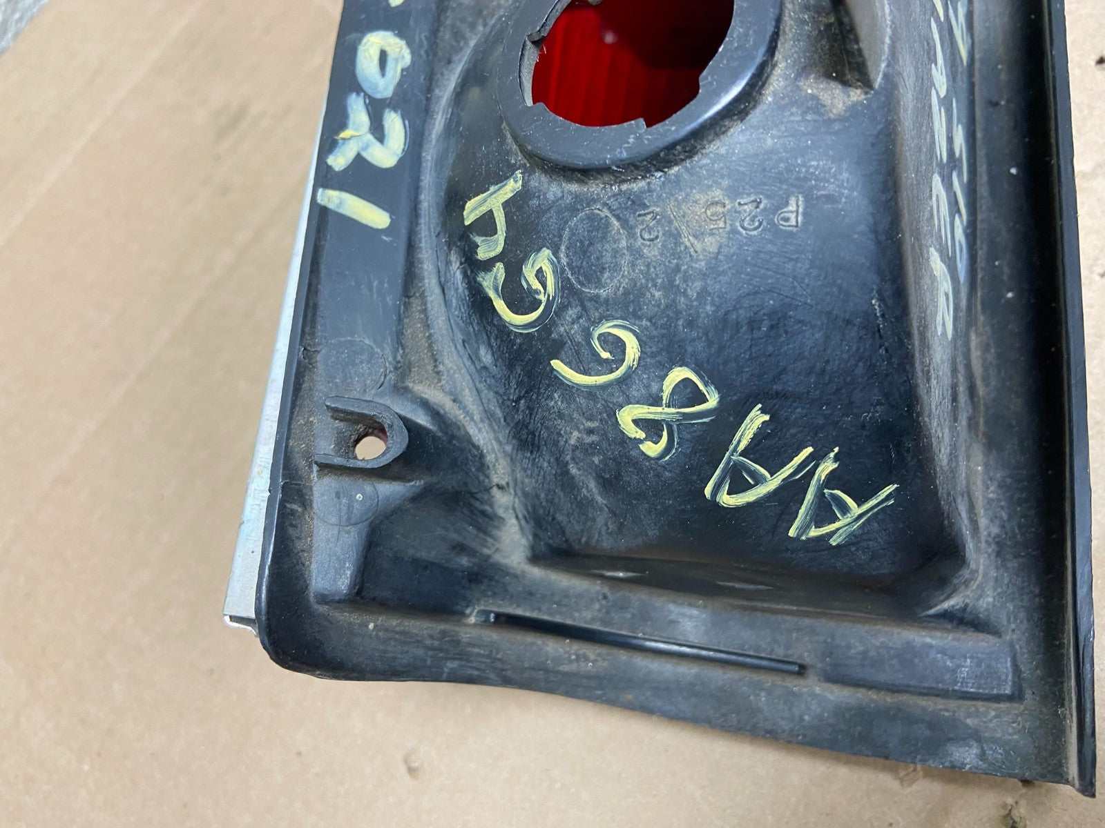 1983 - 1994 Chevrolet S10 GMC Sonoma Left Driver Tail Light Oem AA8664 DW6