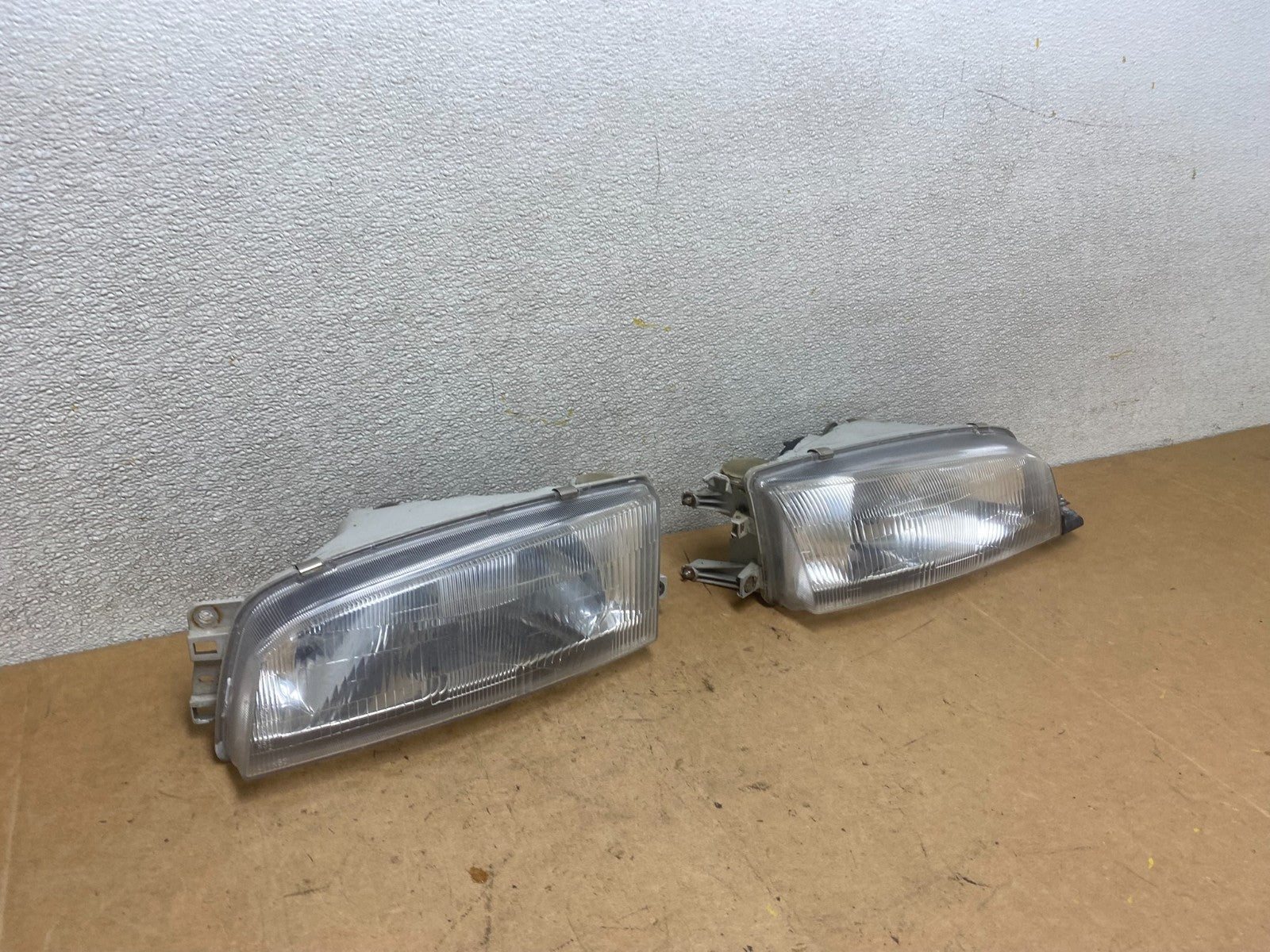 1999 to 2001 Mitsubishi Lancer Right Passenger RH Side Headlight X5333 PS2