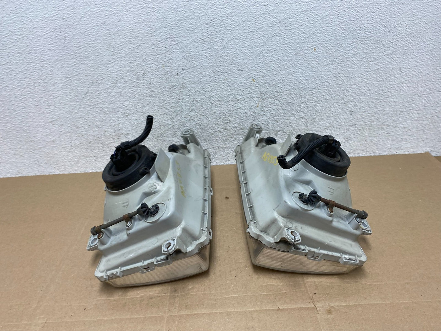 1998 to 2002 Kia Sportage Left+Right Halogen Headlights AE4855 DW8
