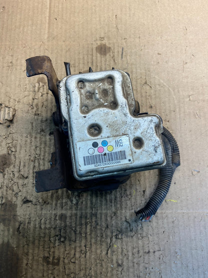 2004-07 GMC Savana Express ABS Brake Pump Control OEM 13567149 Z9021 DG5