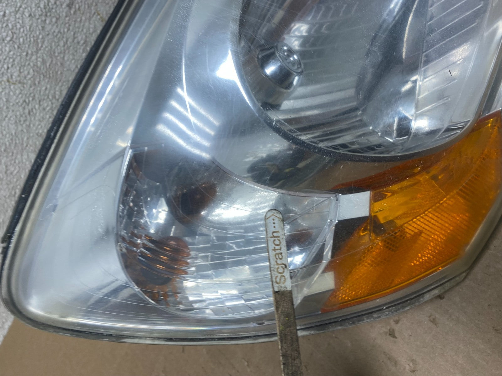 2007 to 2010 Kia Sportage Right Passenger RH Halogen Headlight T8207 DW3