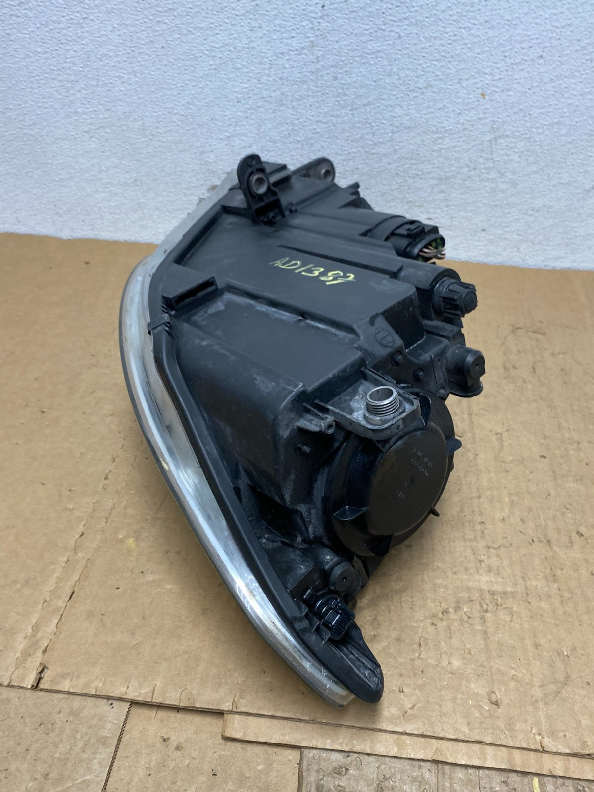 2009 to 2012 Volkswagen CC Right Passenger RH Headlight Halogen AD1387 DW6