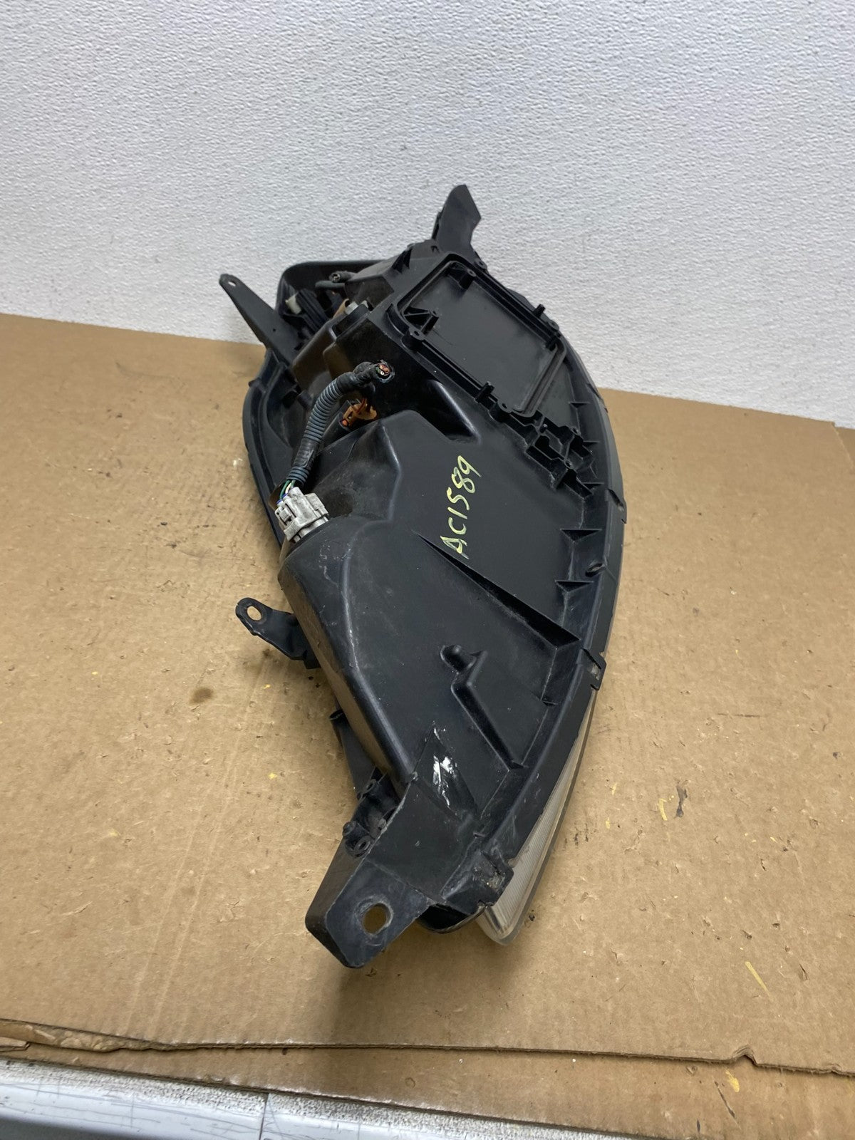 2006 to 2010 Toyota Sienna Right Passenger Rh Side Headlight Halogen AC1589 DW9